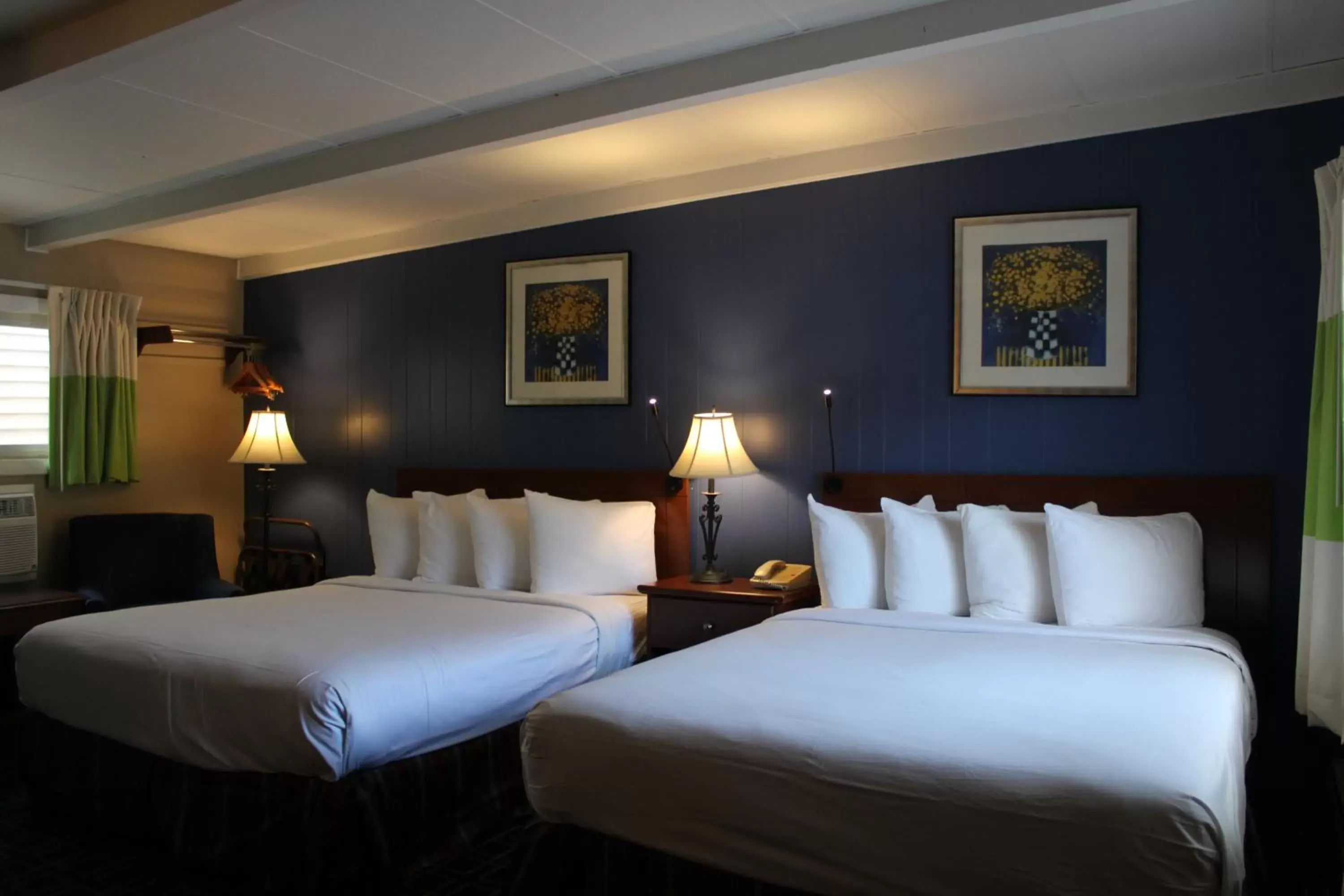 Bedroom, Bed in Claremont Motor Lodge