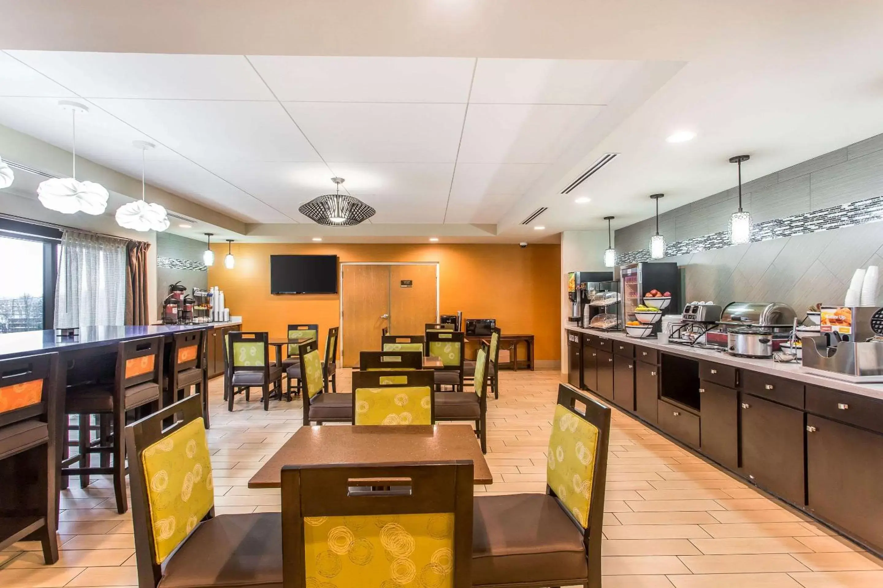 Restaurant/Places to Eat in Comfort Inn & Suites Cookeville