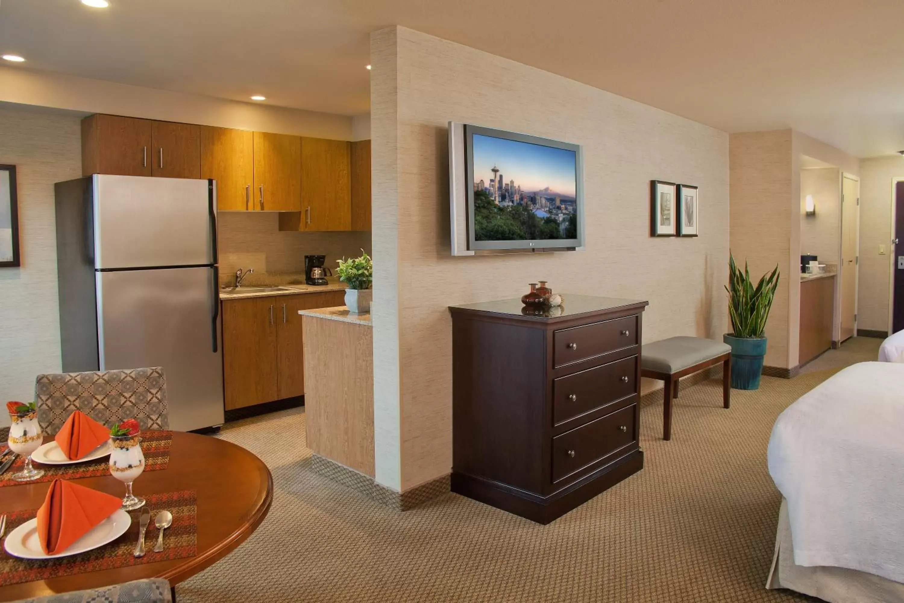 TV and multimedia, Kitchen/Kitchenette in Eastgate Hotel - BW Signature Collection