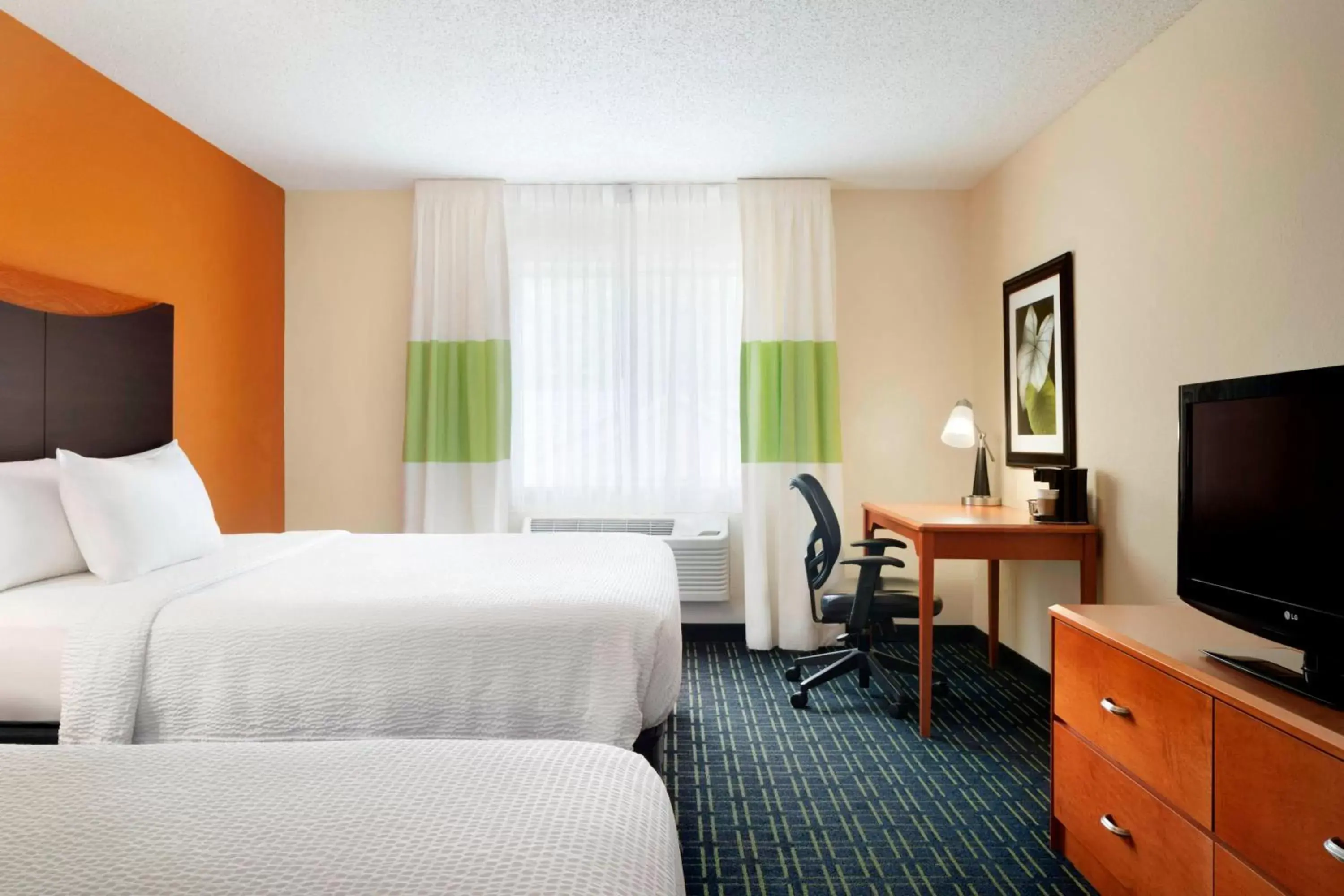 Photo of the whole room, Bed in Fairfield Inn & Suites by Marriott Champaign