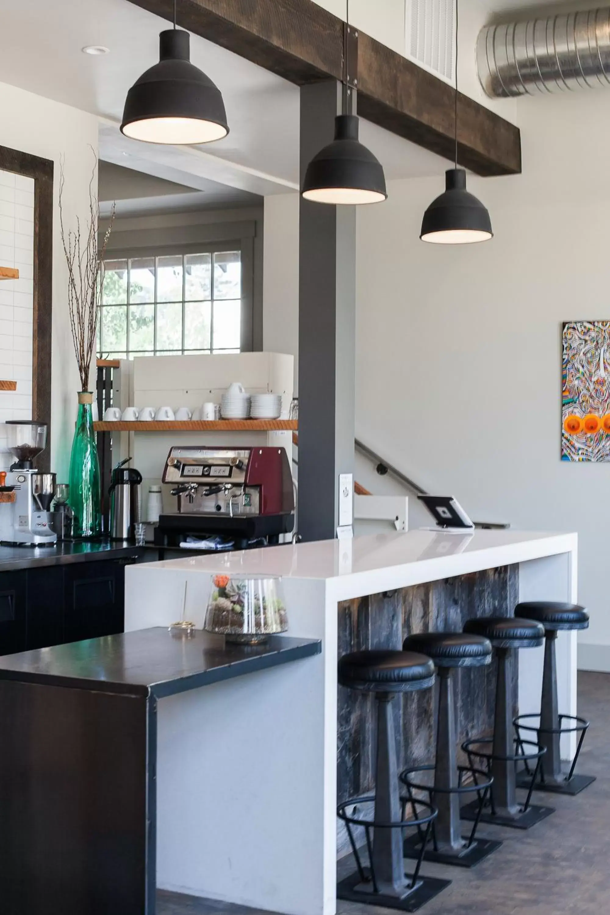 Lounge or bar, Kitchen/Kitchenette in Hanford House Inn