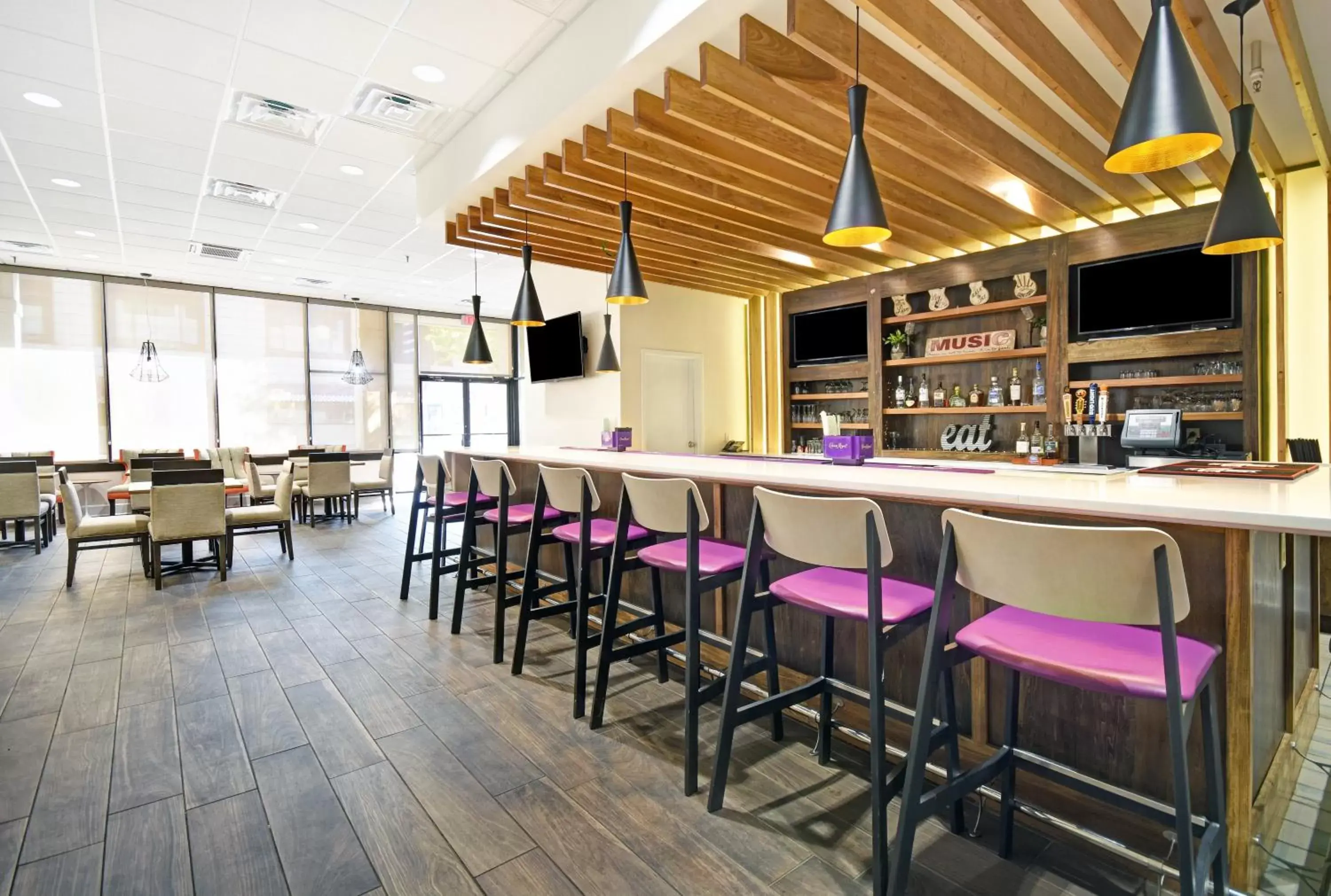 Lounge or bar in Holiday Inn - Memphis Downtown - Beale St. by IHG Lounge or bar in Holiday Inn - Memphis Downtown - Beale St. by IHG