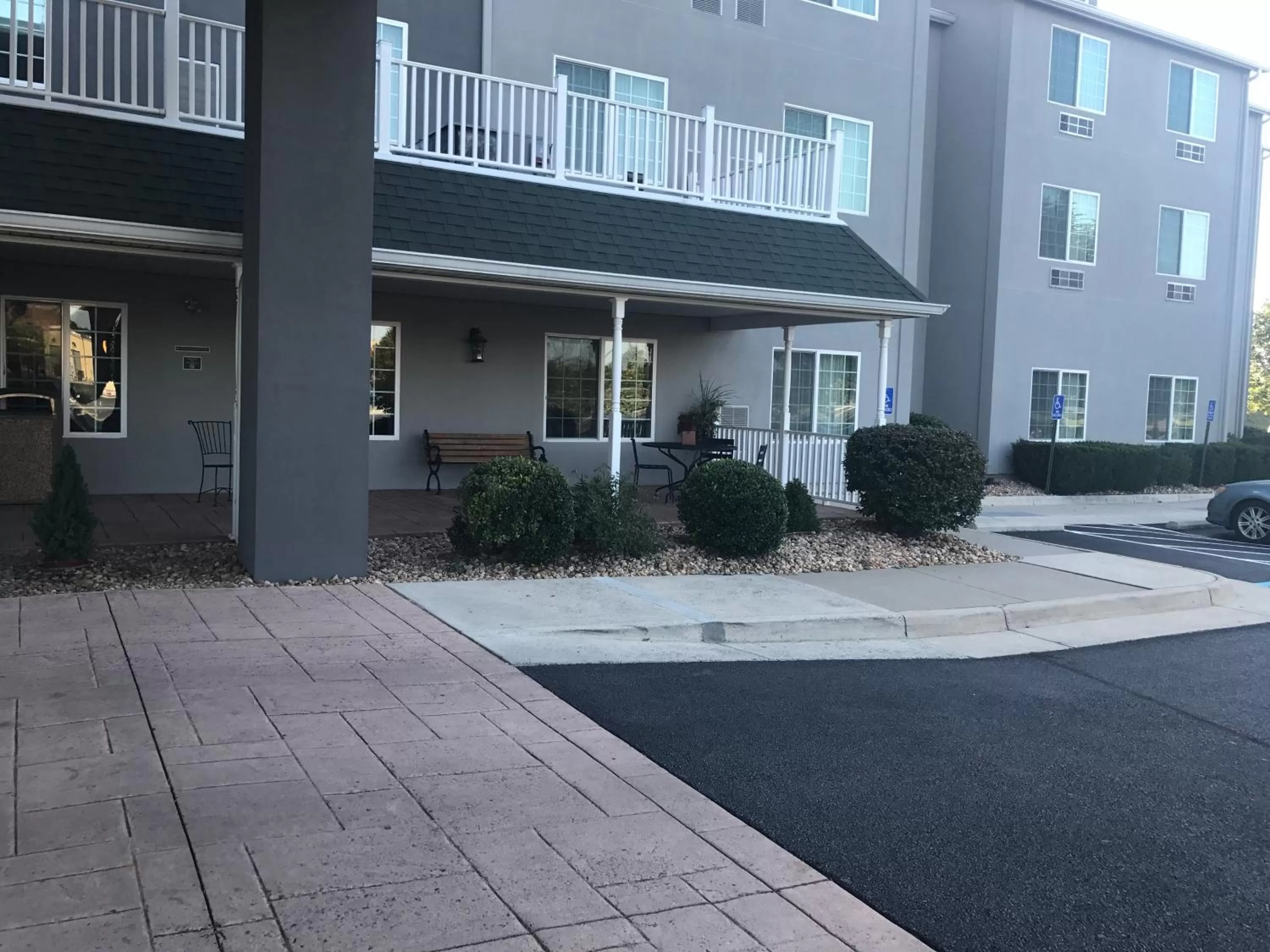Property building in Country Inn & Suites by Radisson, Winchester, VA
