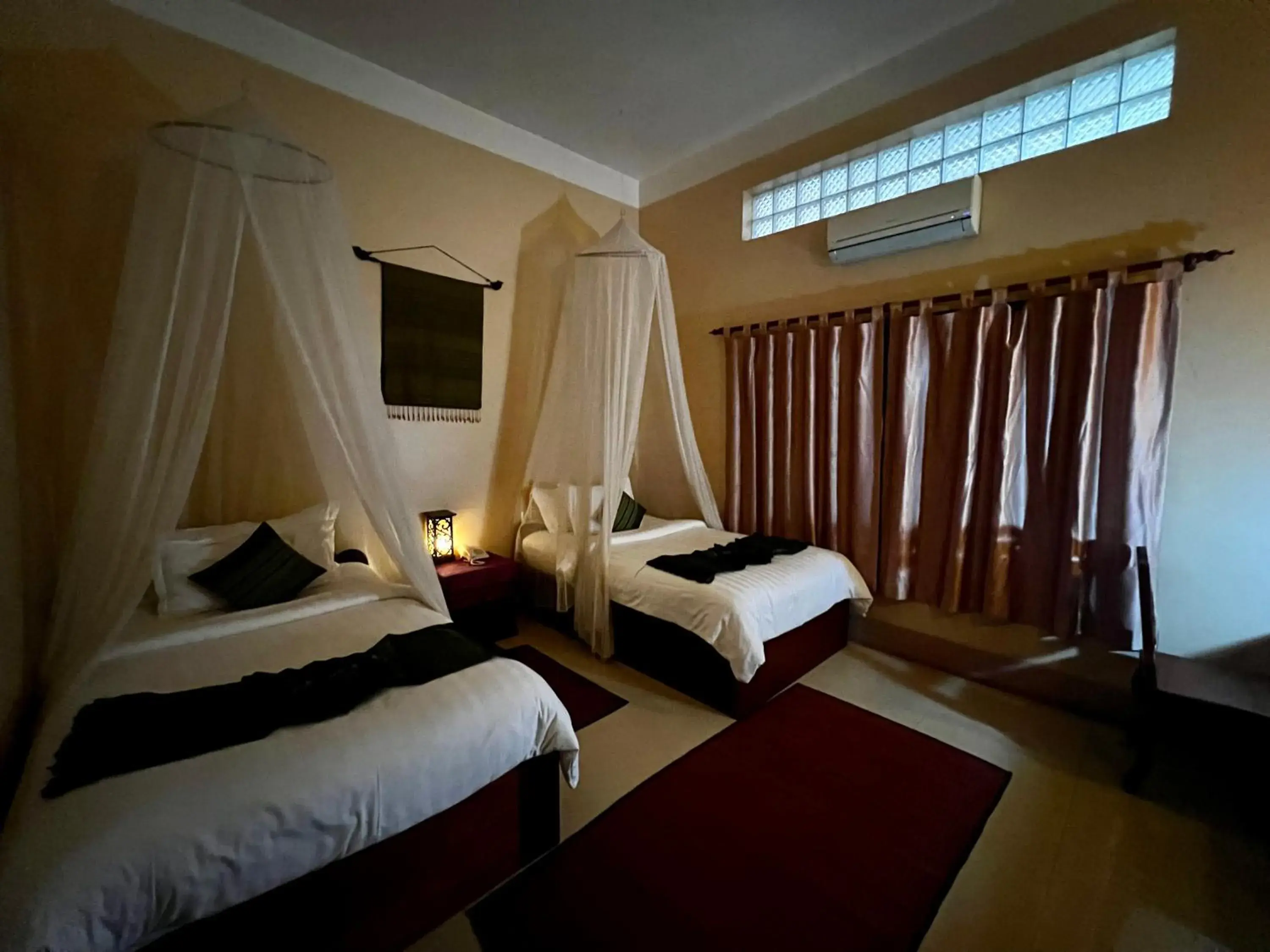 Photo of the whole room, Bed in Shining Angkor Boutique Hotel