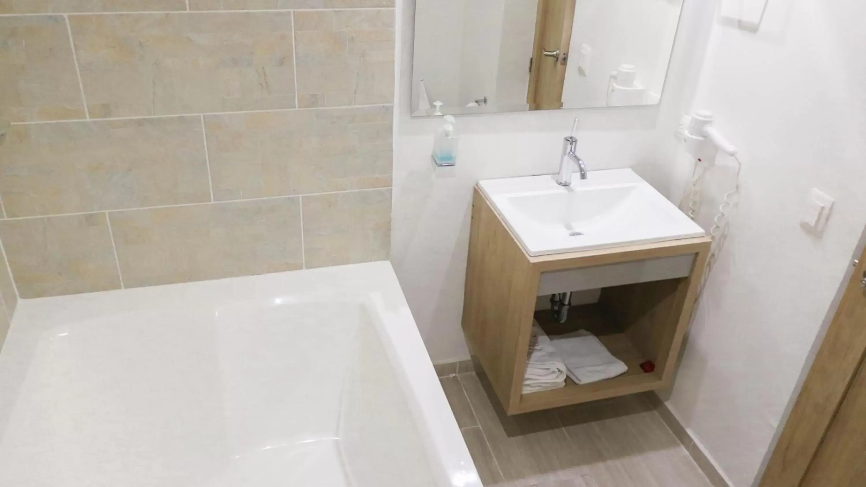 Deluxe Junior Suite in Hotel Boutique Laureles Medellin (HBL) Deluxe Junior Suite in Hotel Boutique Laureles Medellin (HBL)