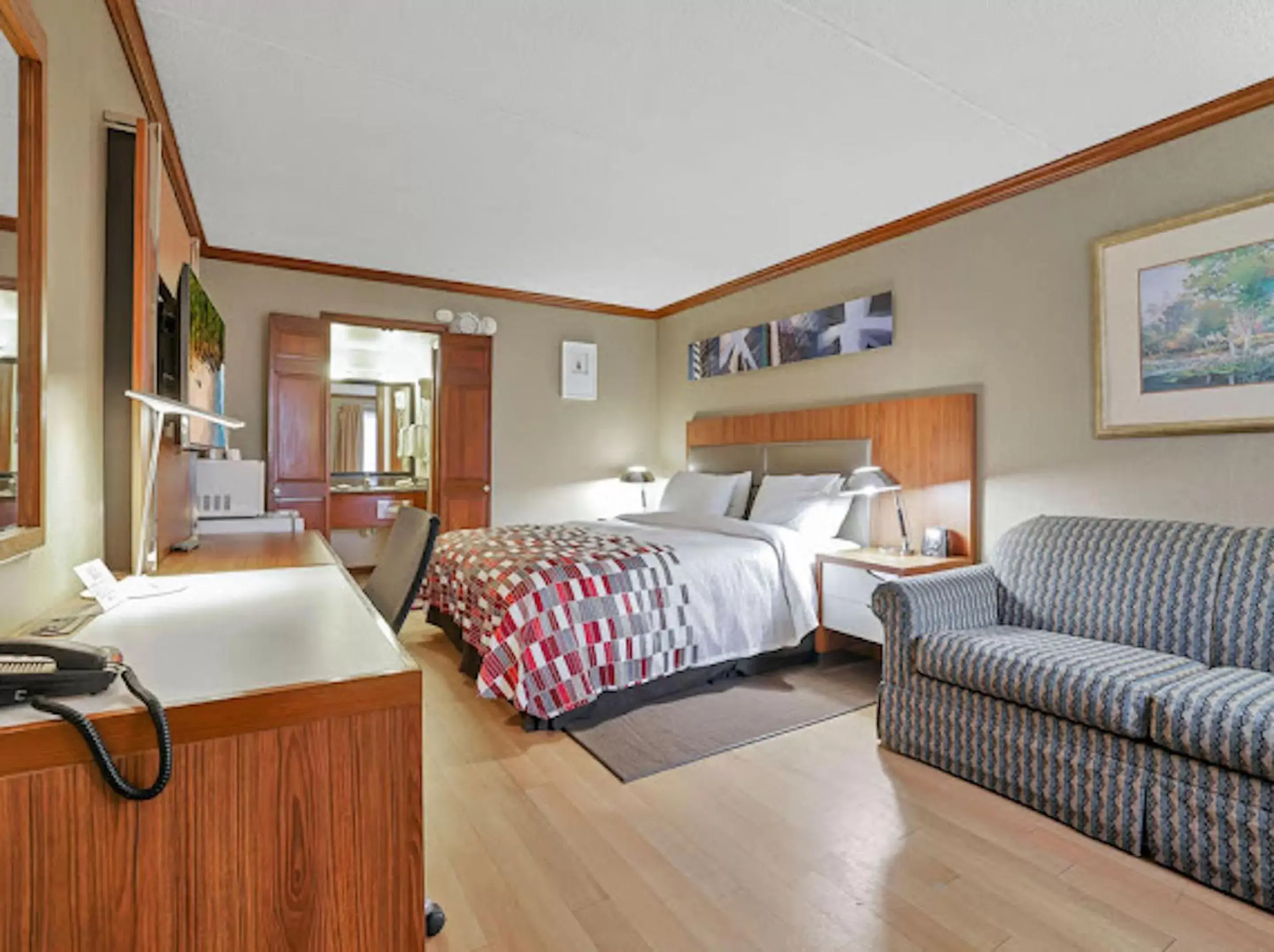 Bedroom in Red Roof Inn Uhrichsville