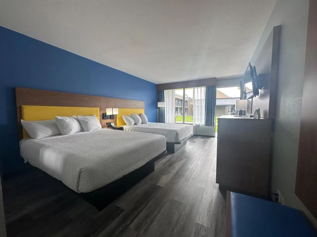 Bedroom, Bed in Days Inn & Suites by Wyndham Jennings