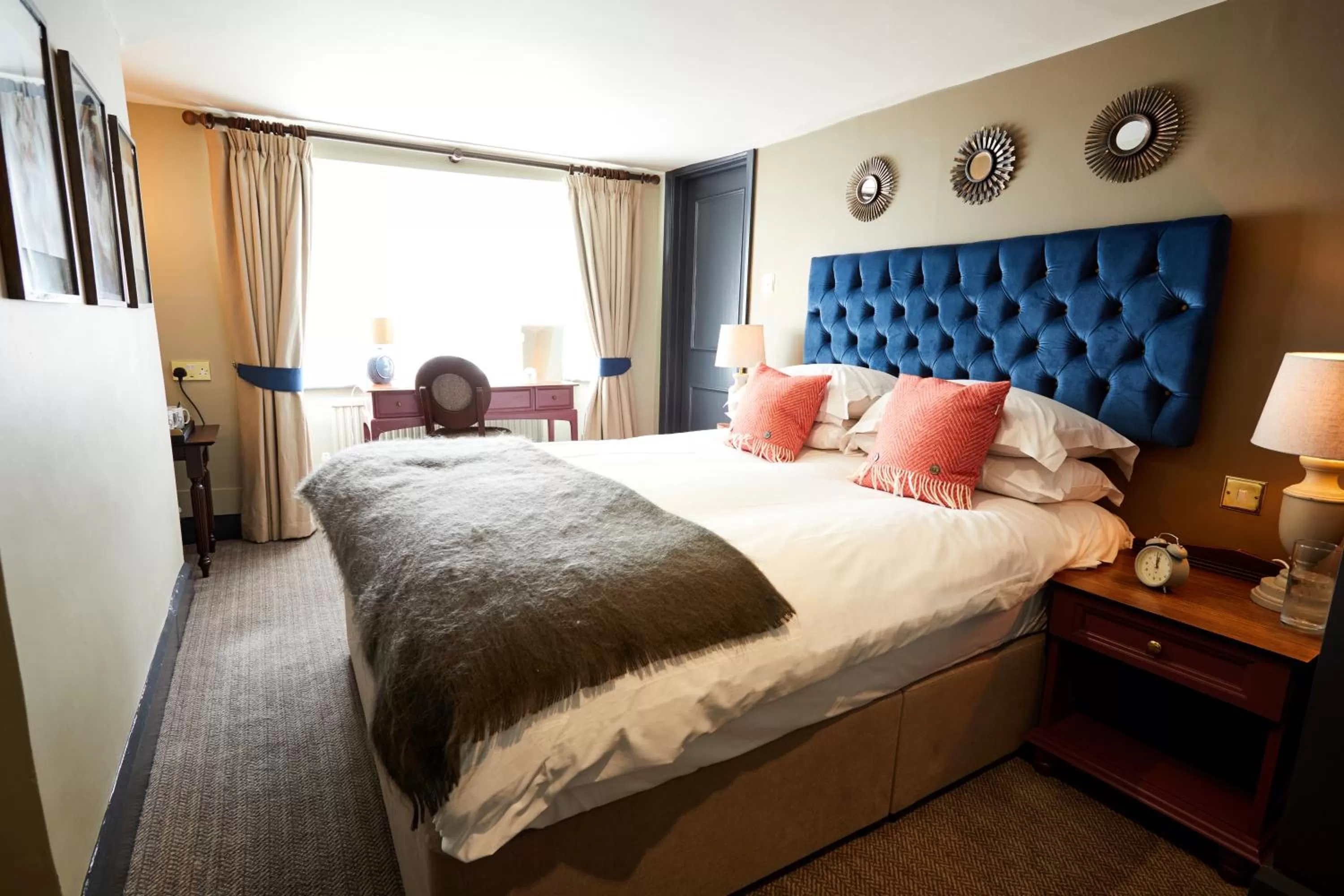 Photo of the whole room, Bed in The Fleece at Cirencester