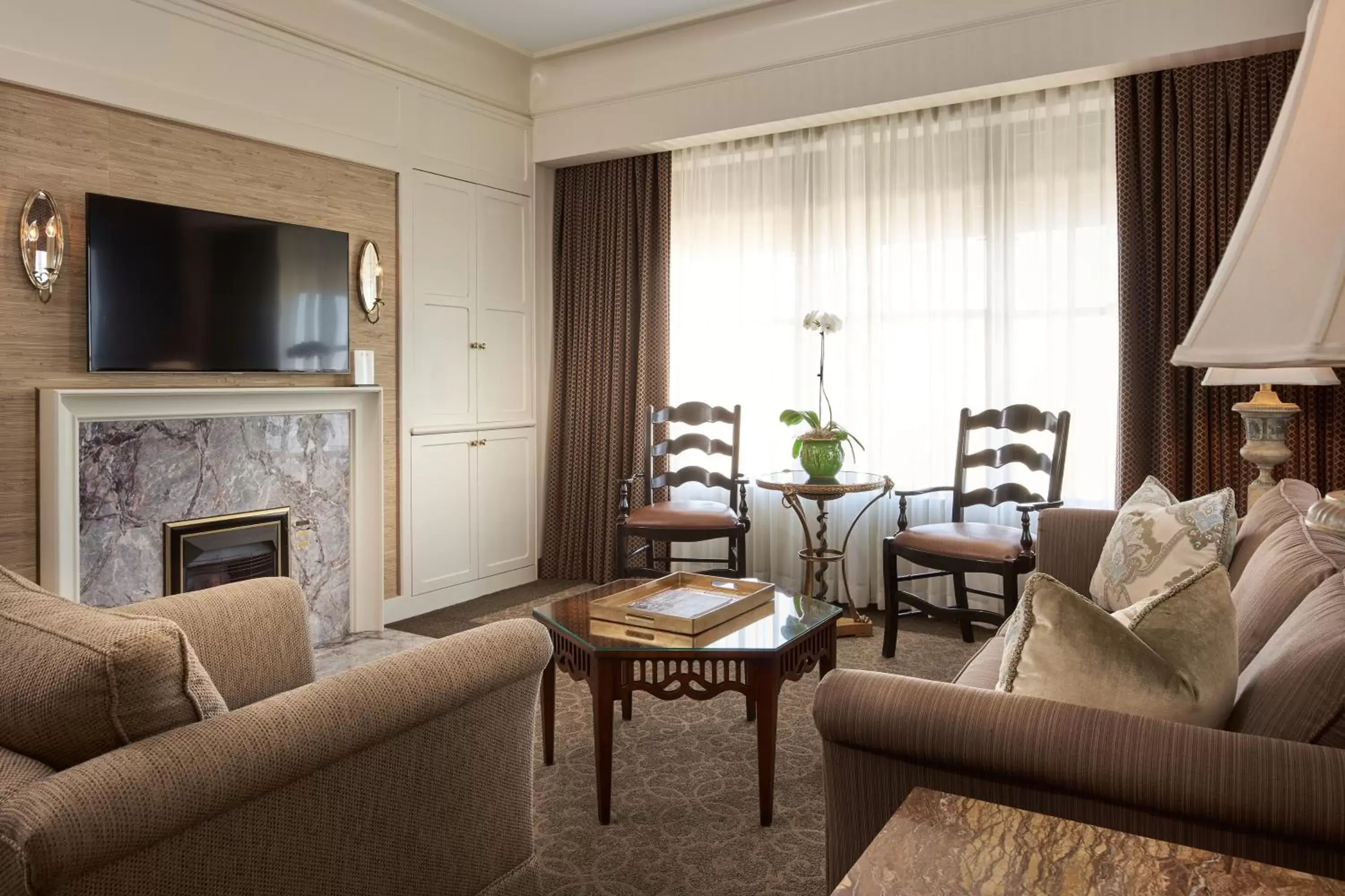 Living room, Seating Area in O.Henry Hotel