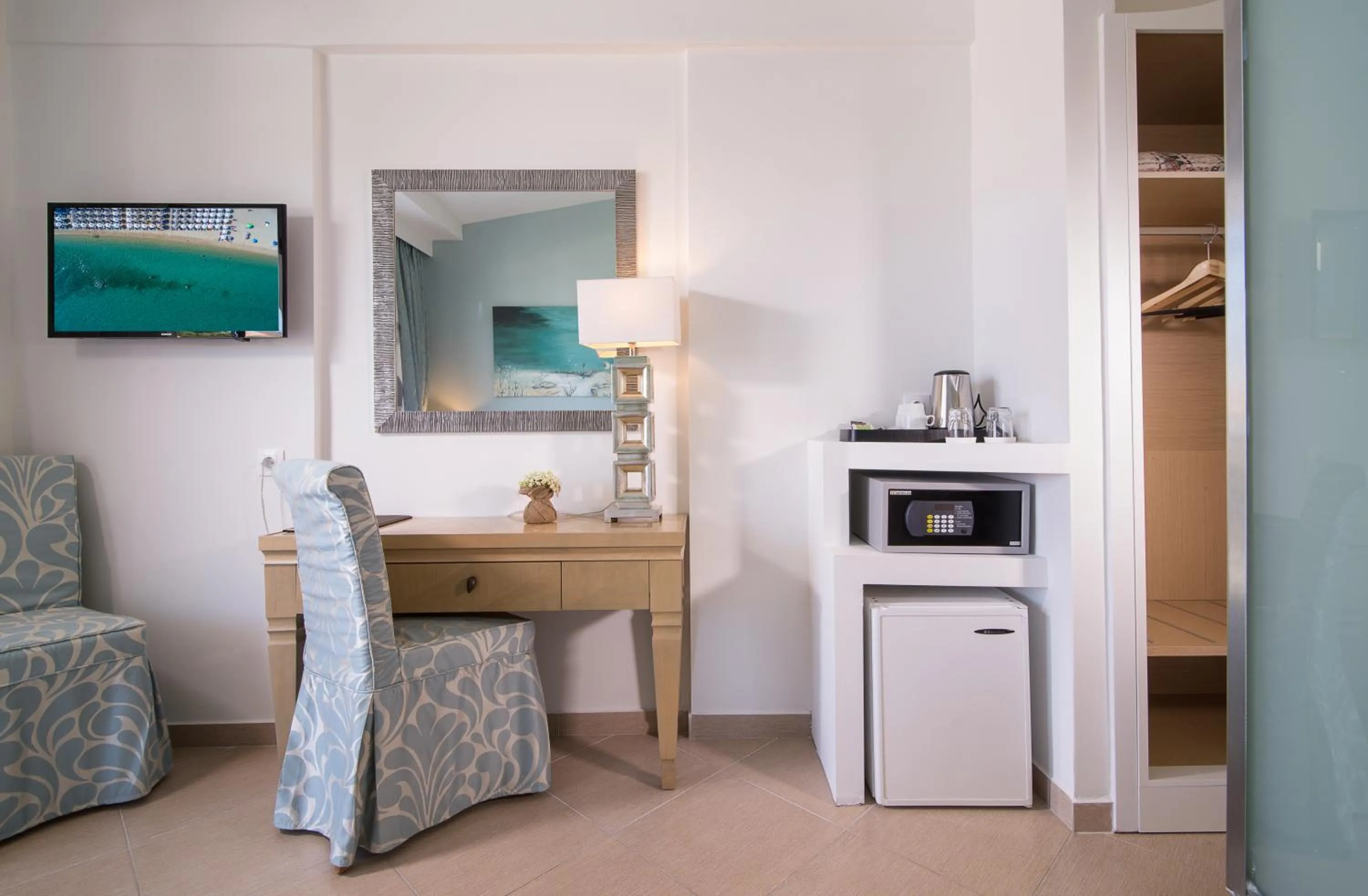 Bedroom in Flegra Palace