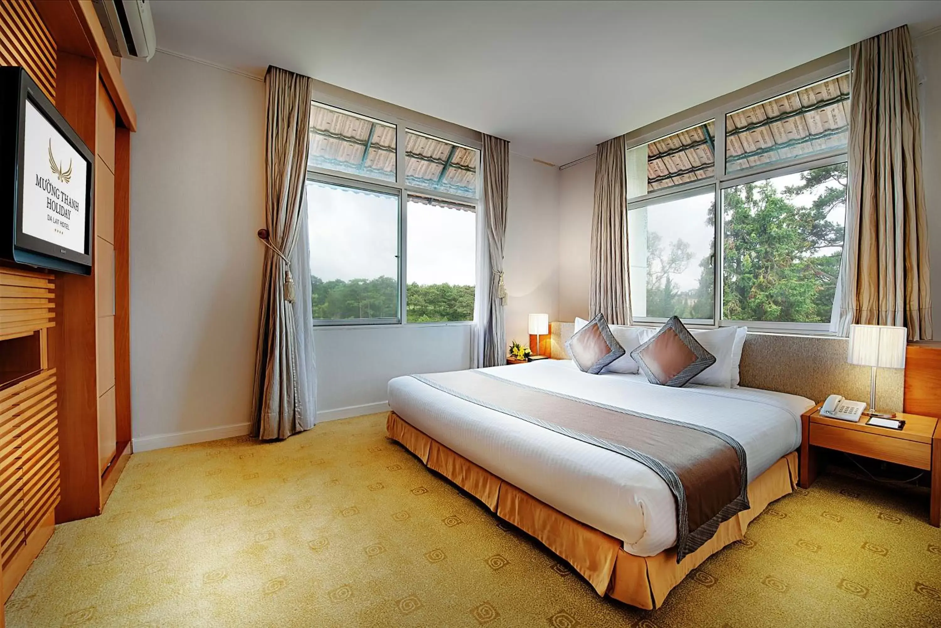 Photo of the whole room, Bed in Muong Thanh Holiday Da Lat Hotel