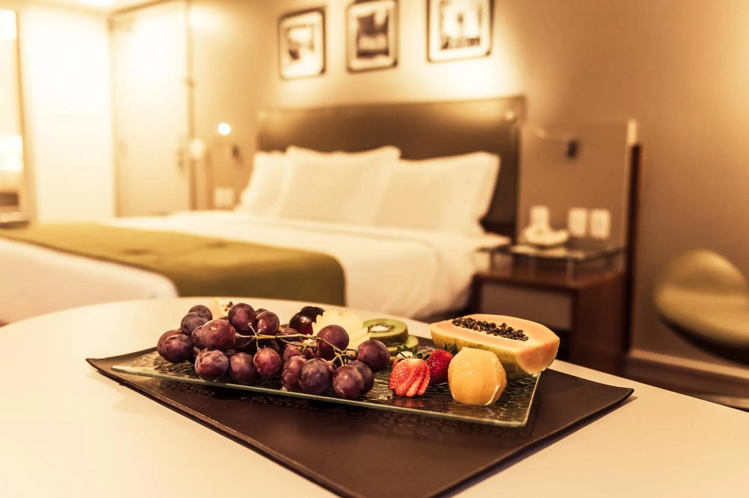 Food and drinks, Bed in Slaviero Porto Alegre Moinhos