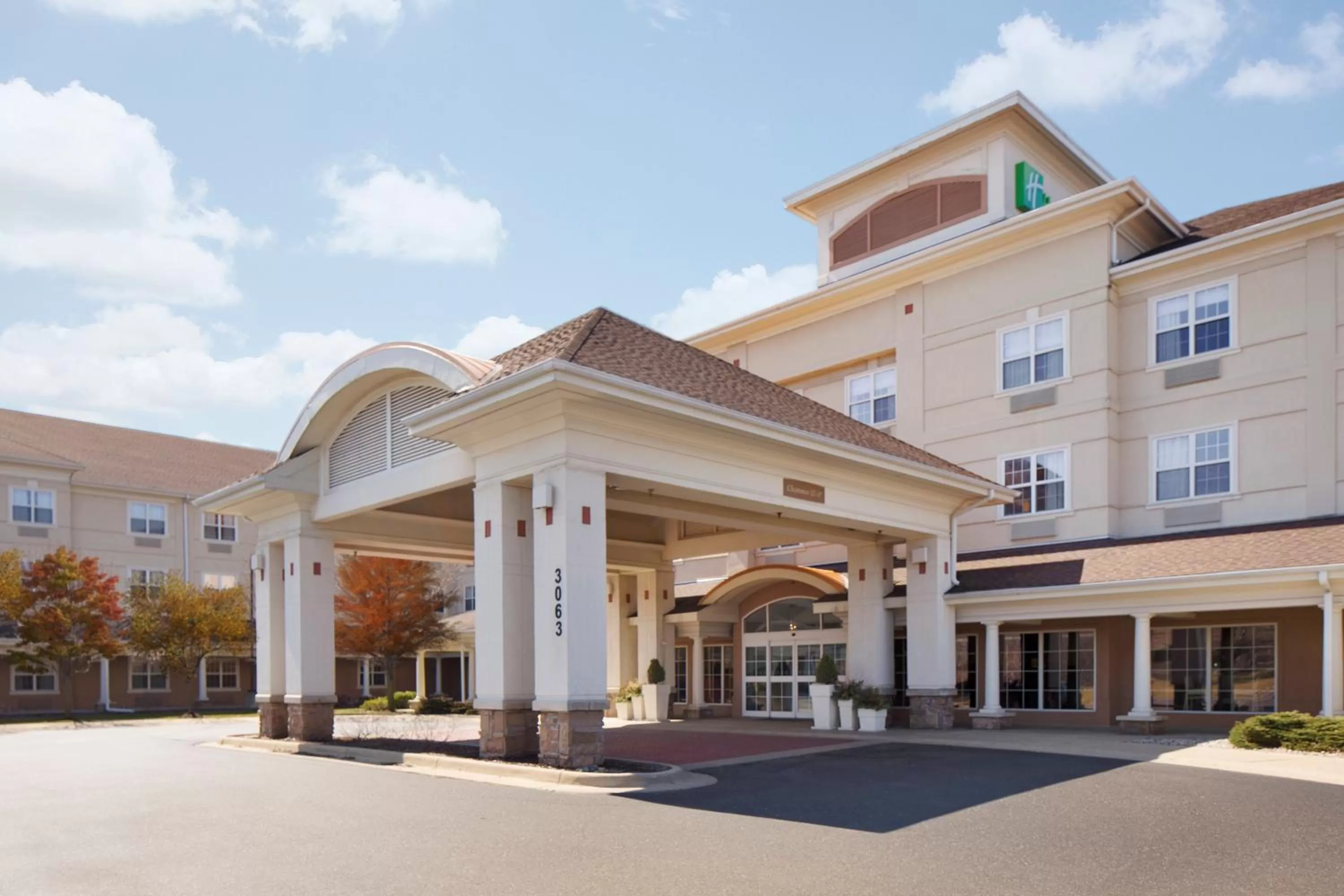 Property building in Holiday Inn Grand Rapids-Airport by IHG