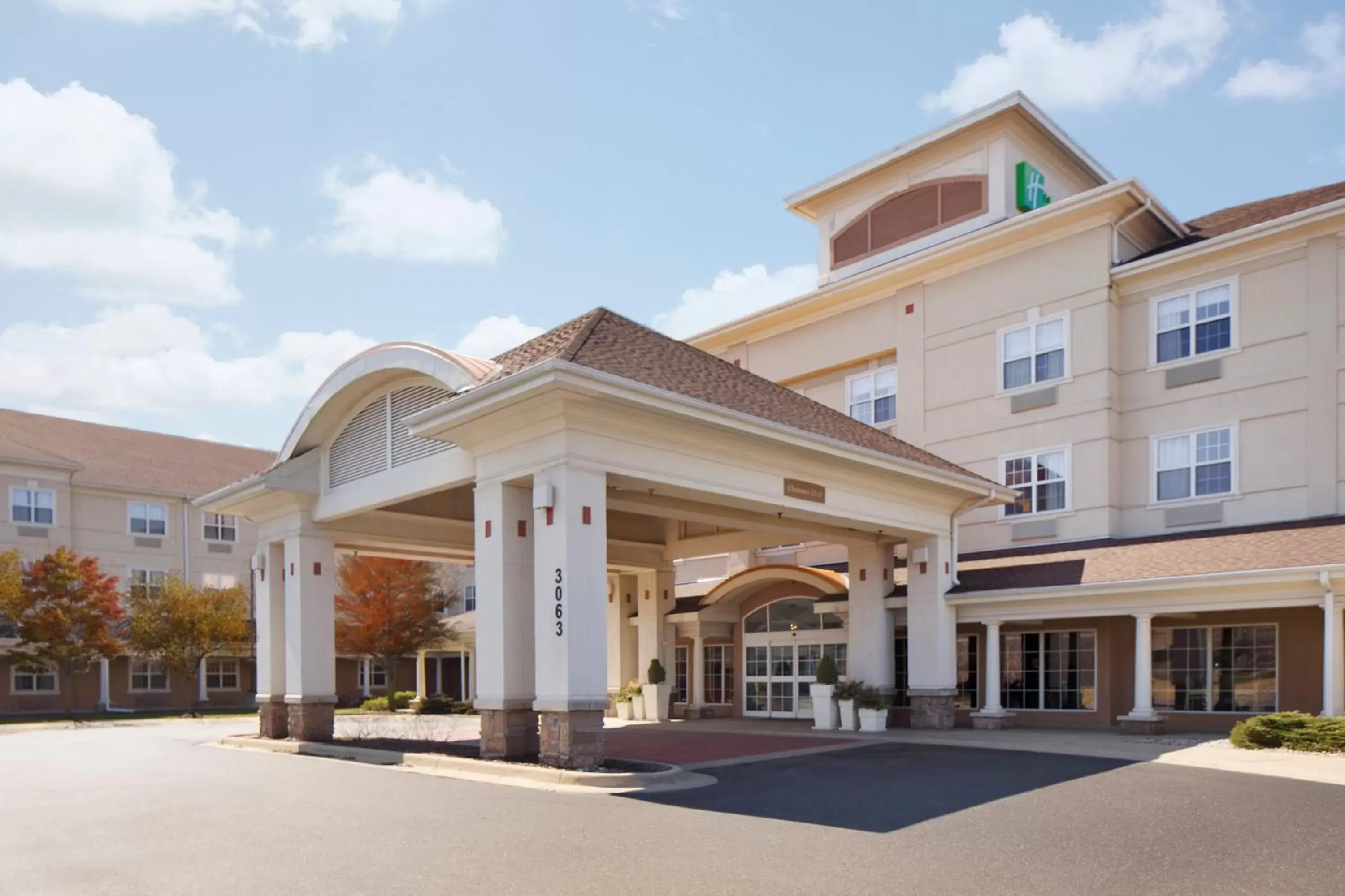 Property Building in Holiday Inn Grand Rapids-Airport, an IHG Hotel