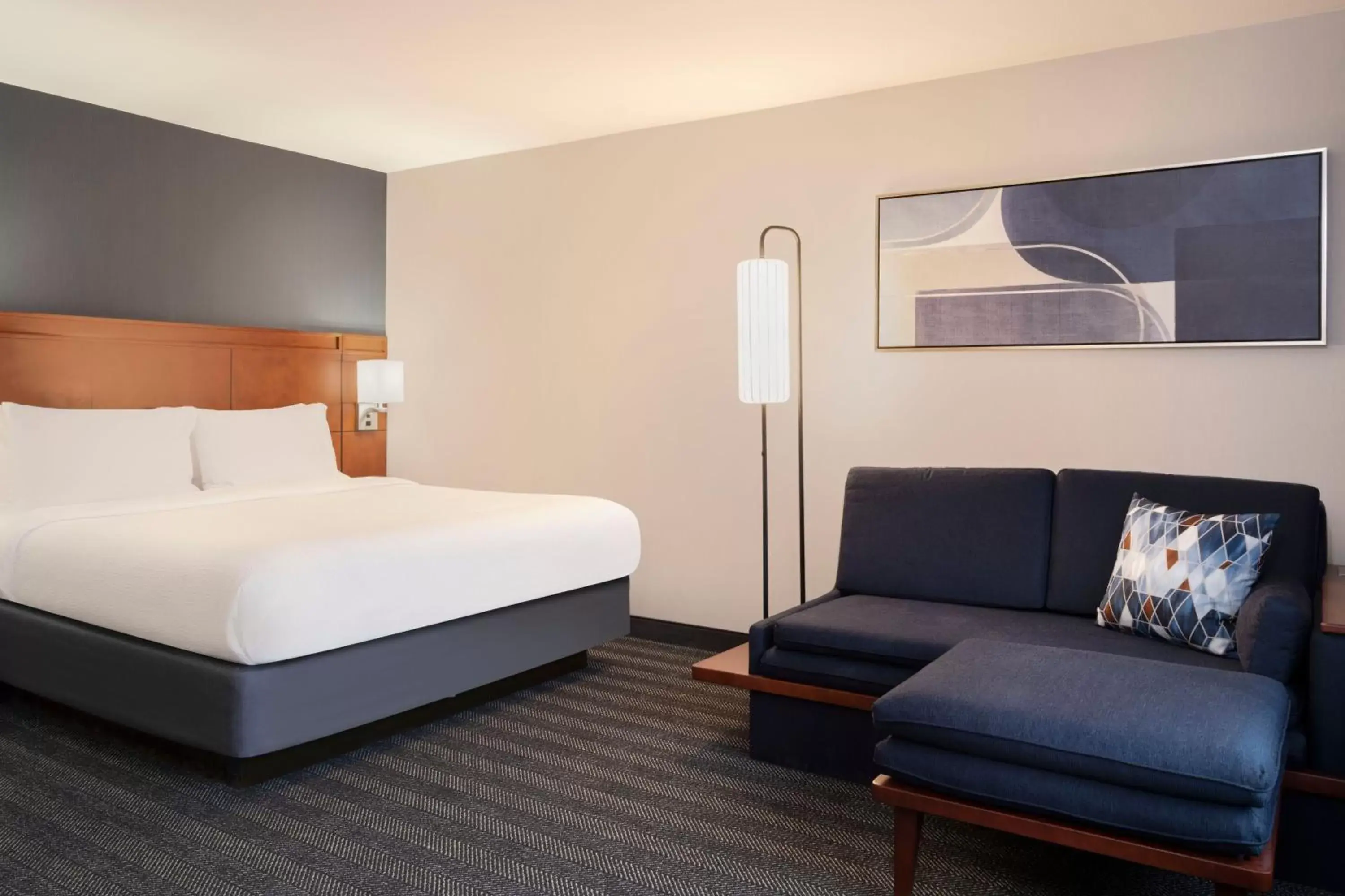 Photo of the whole room, Bed in Courtyard by Marriott Columbus New Albany