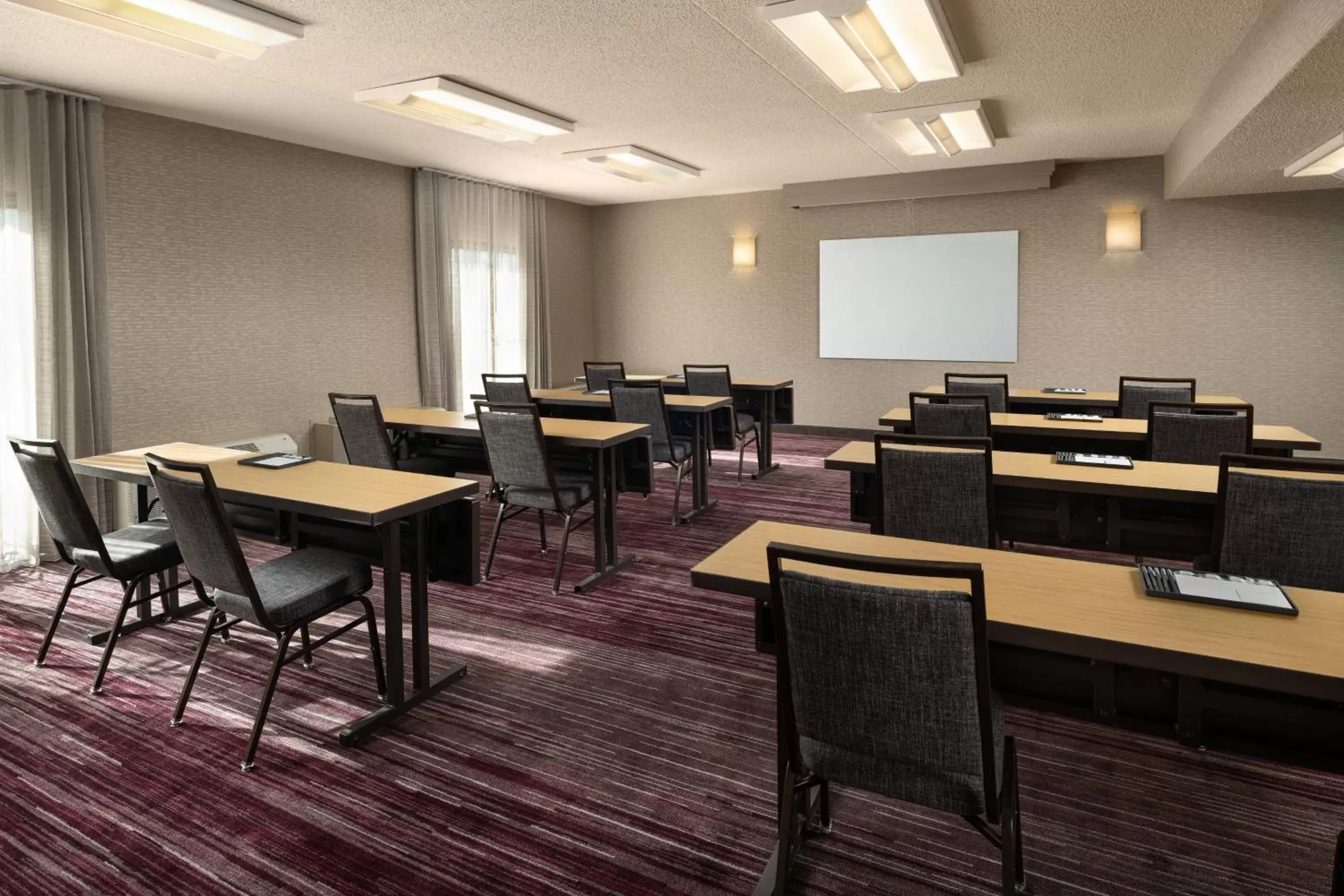 Meeting/conference room in Courtyard by Marriott Phoenix Mesa