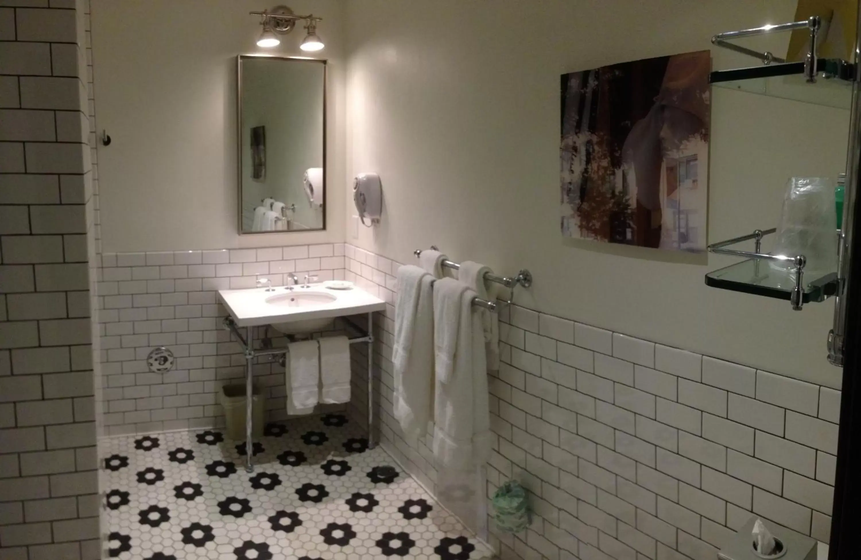 Bathroom in Hollywood Hotel - The Hotel of Hollywood Near Universal Studios
