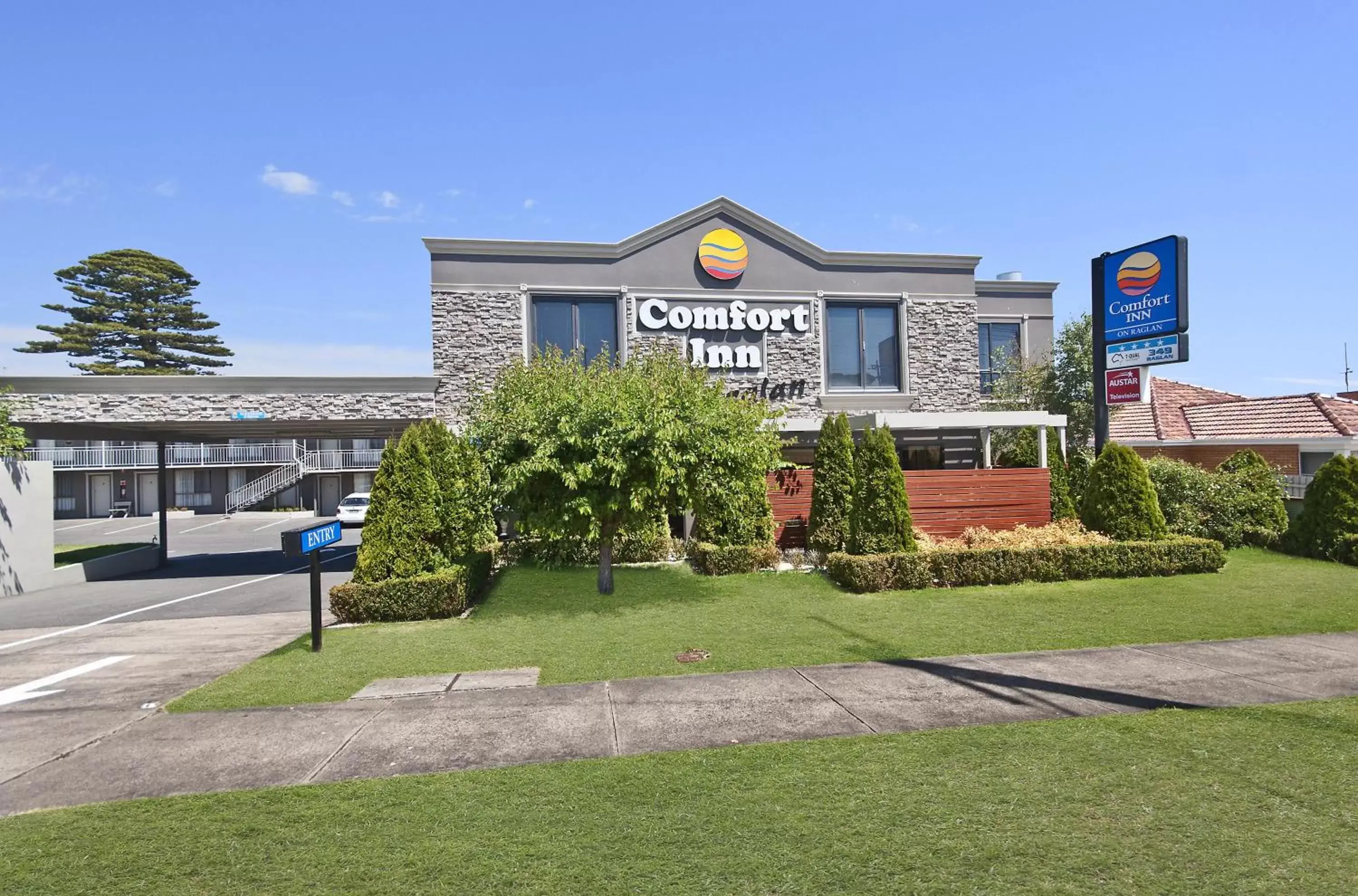 Facade/entrance, Property Building in Comfort Inn on Raglan