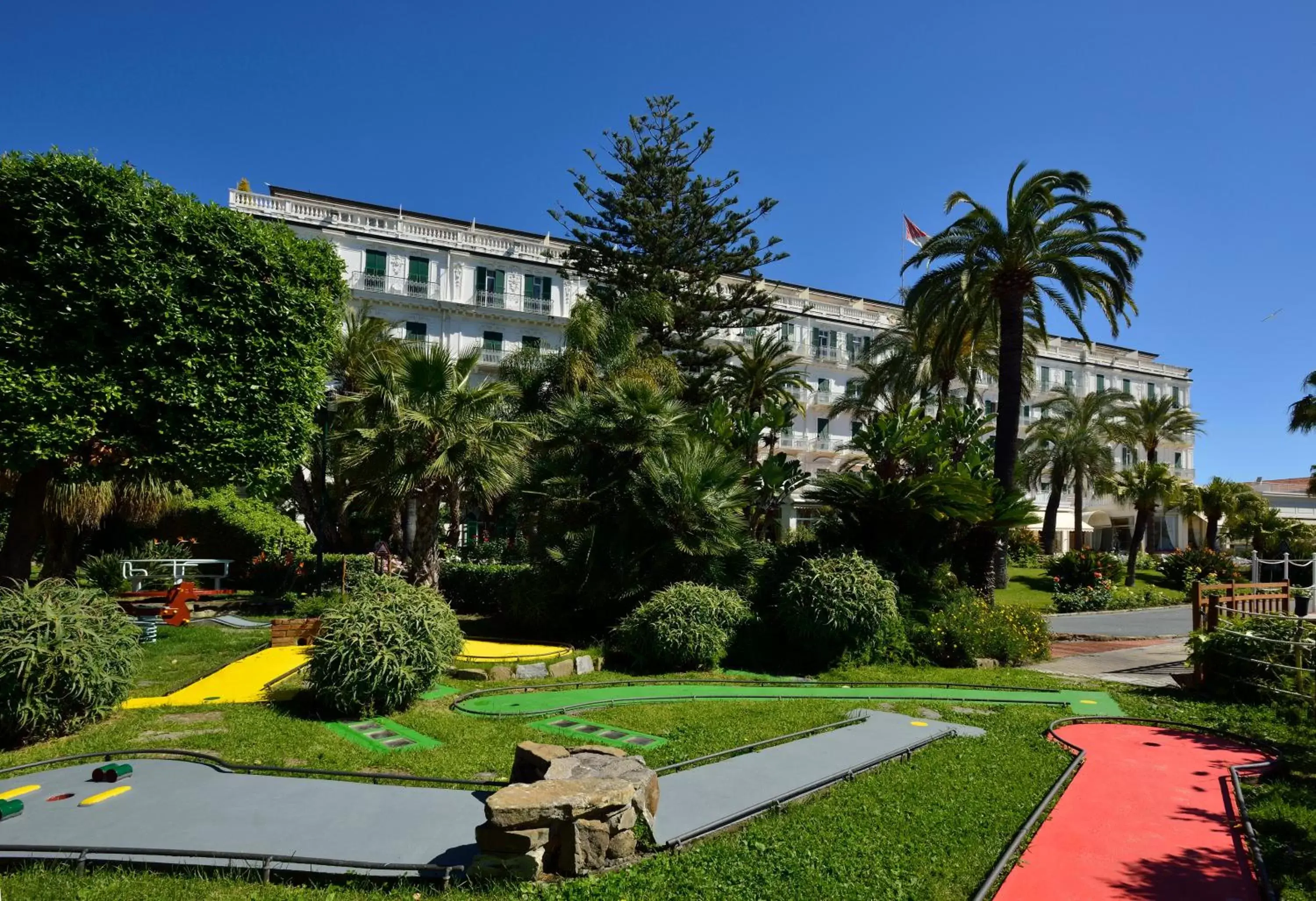 Facade/entrance, Garden in Royal Hotel Sanremo
