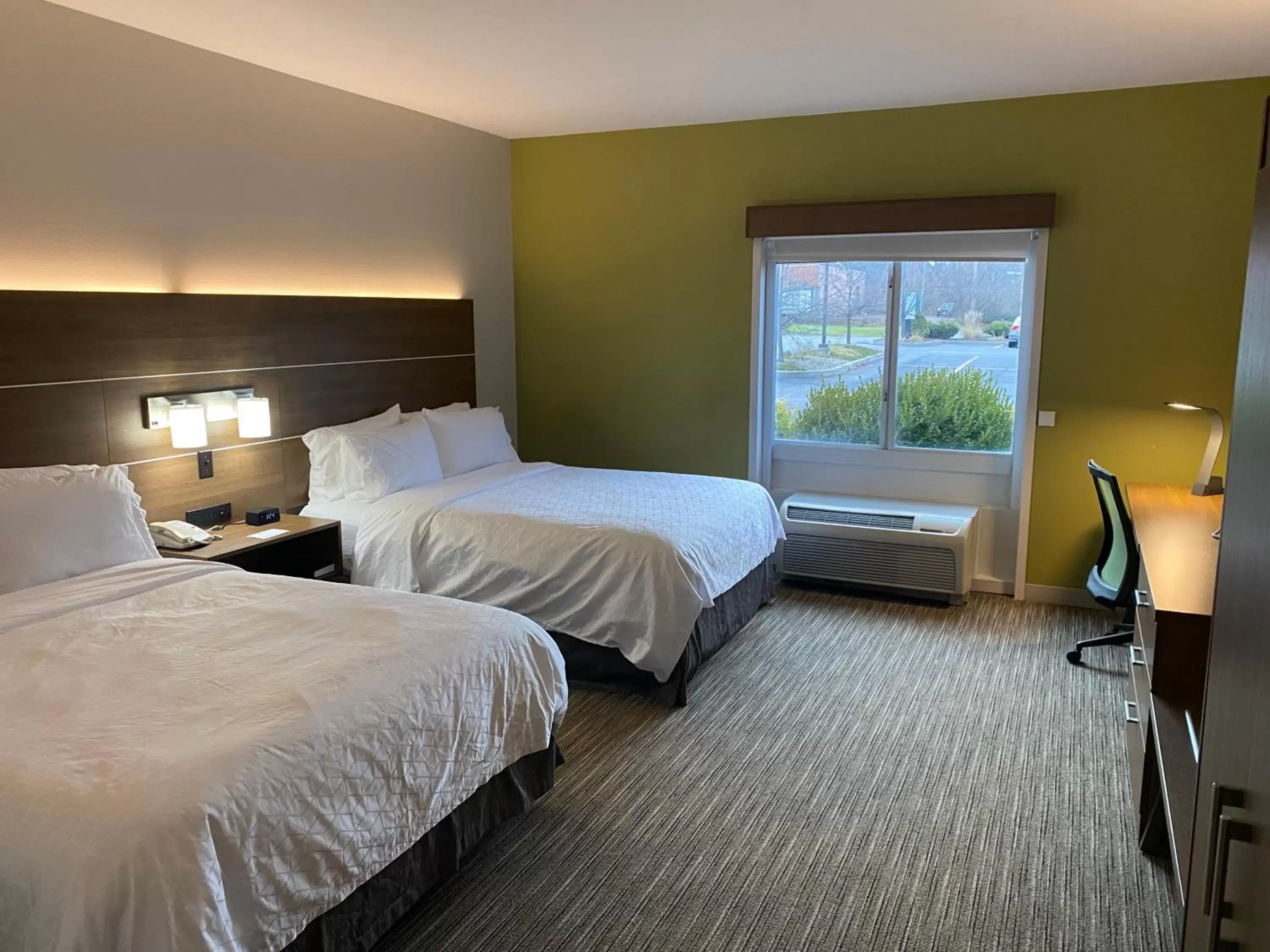 Bedroom, Bed in Holiday Inn Express Hotel & Suites Binghamton University-Vestal, an IHG Hotel