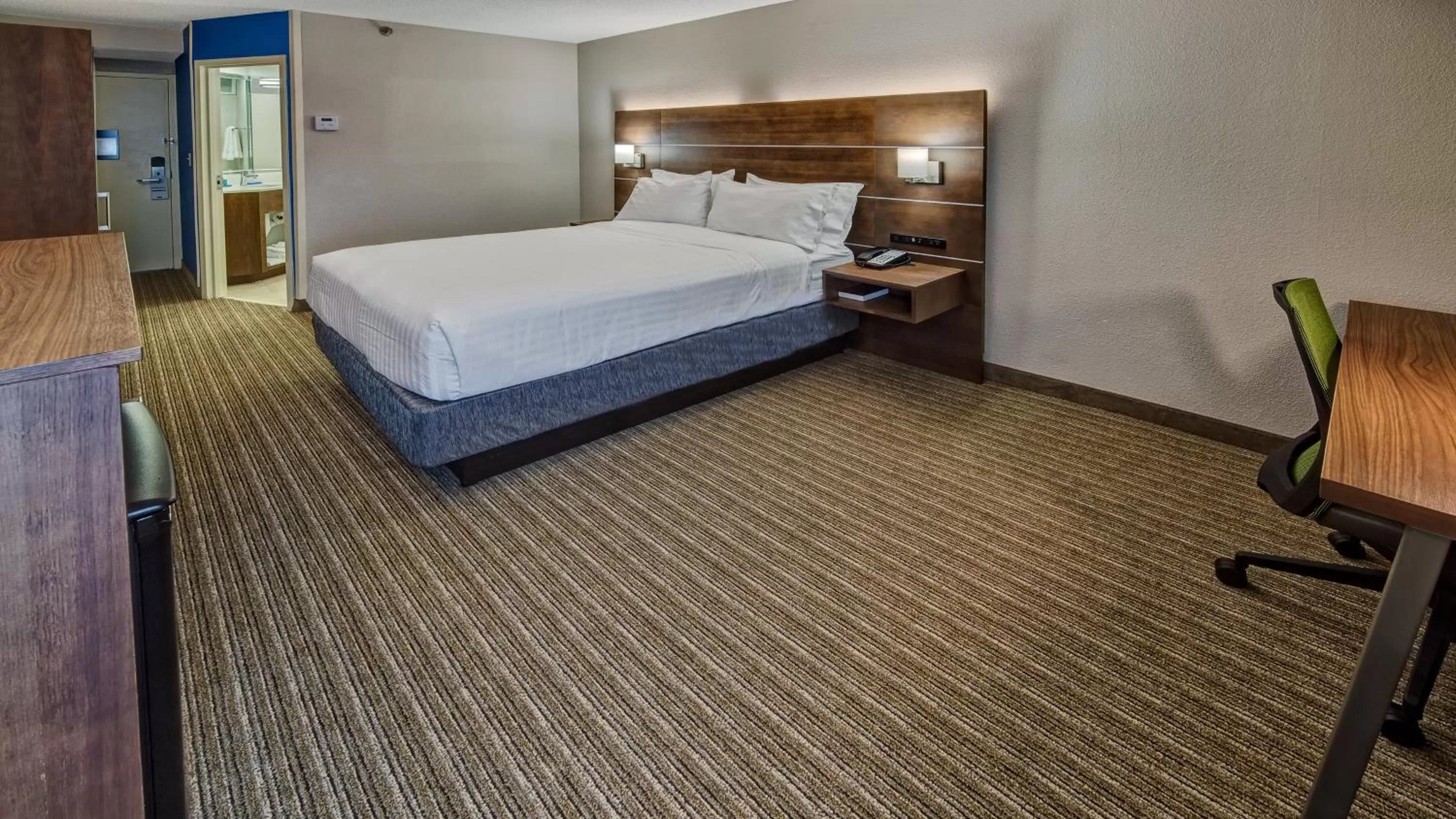Photo of the whole room, Bed in Holiday Inn Express Memphis Medical Center - Midtown by IHG