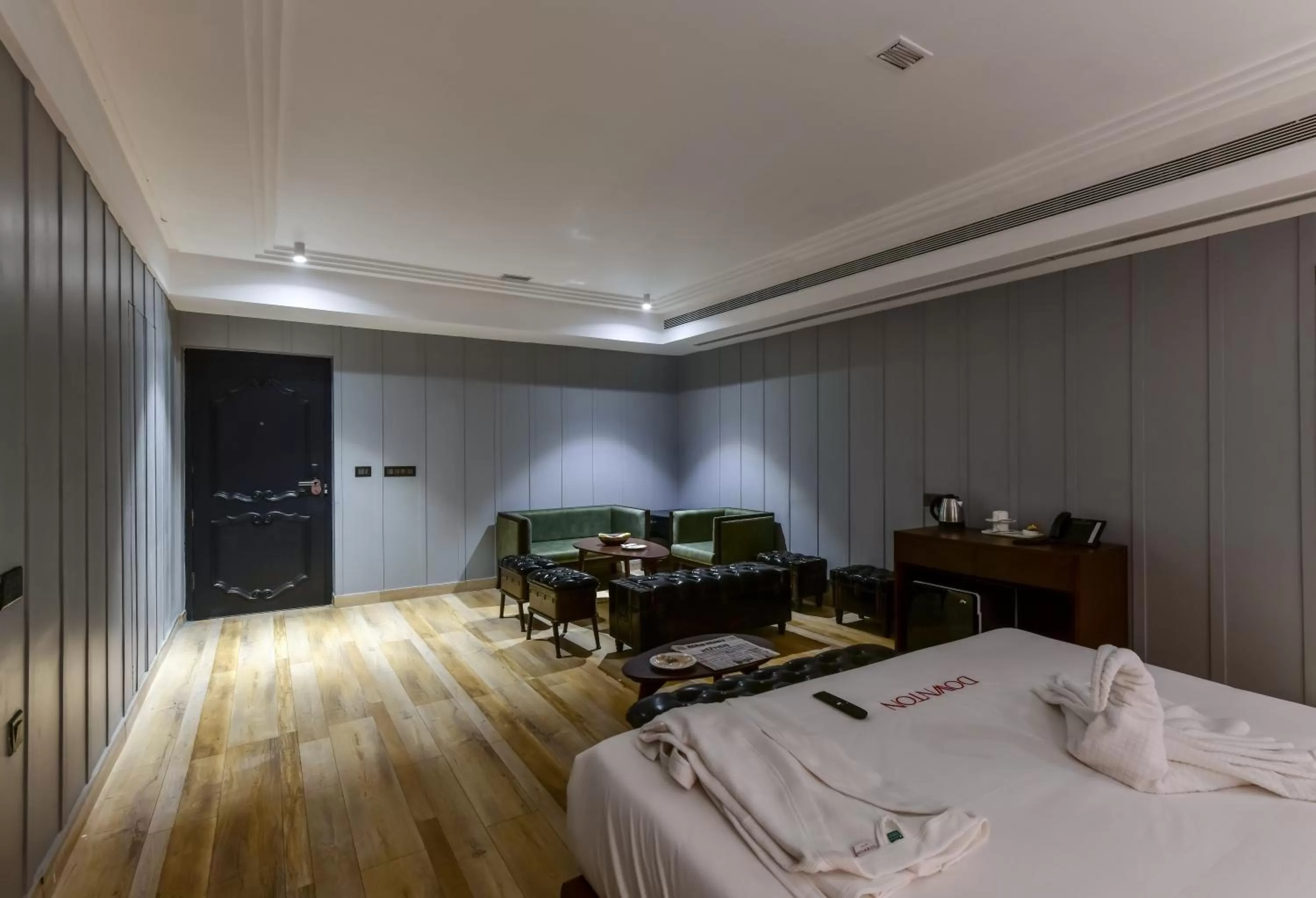 Photo of the whole room in The Downton Hotel