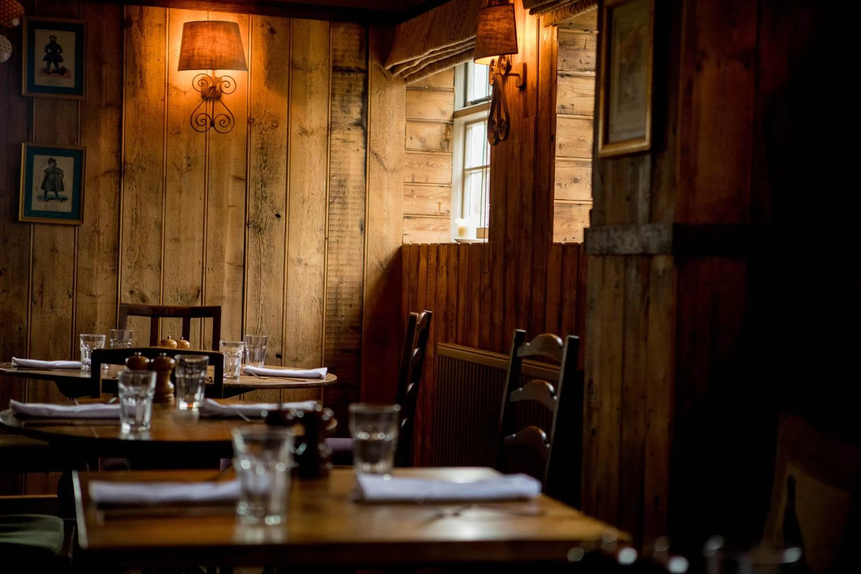 Restaurant/places to eat in The Hawk Inn