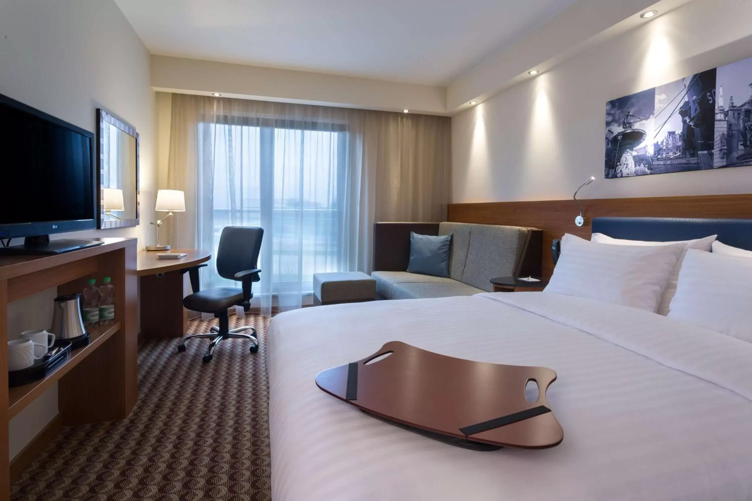 Bedroom, TV/Entertainment Center in Hampton by Hilton Gdansk Airport