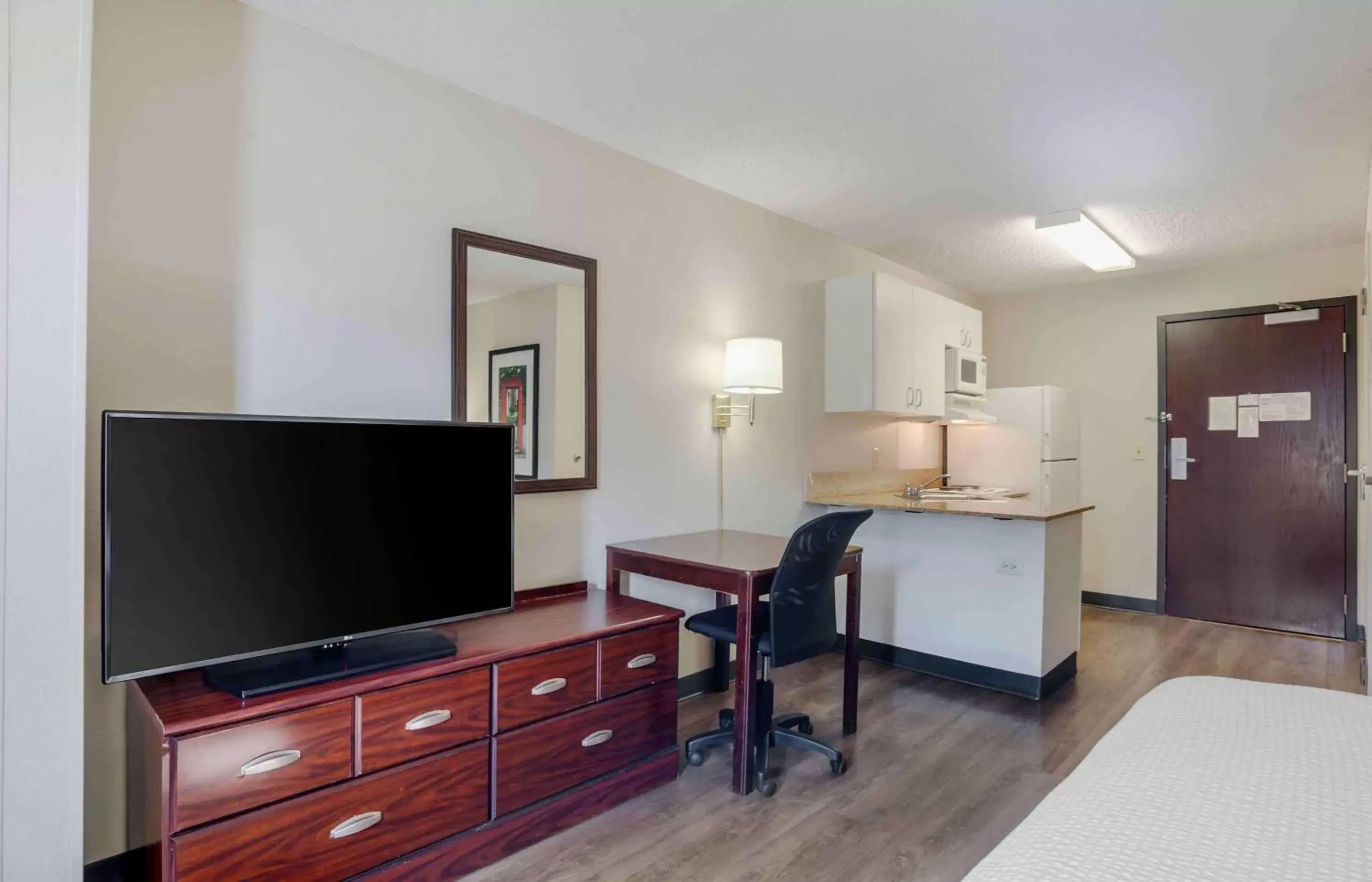 Bedroom, TV/Entertainment Center in Extended Stay America Suites - Los Angeles - Torrance Blvd
