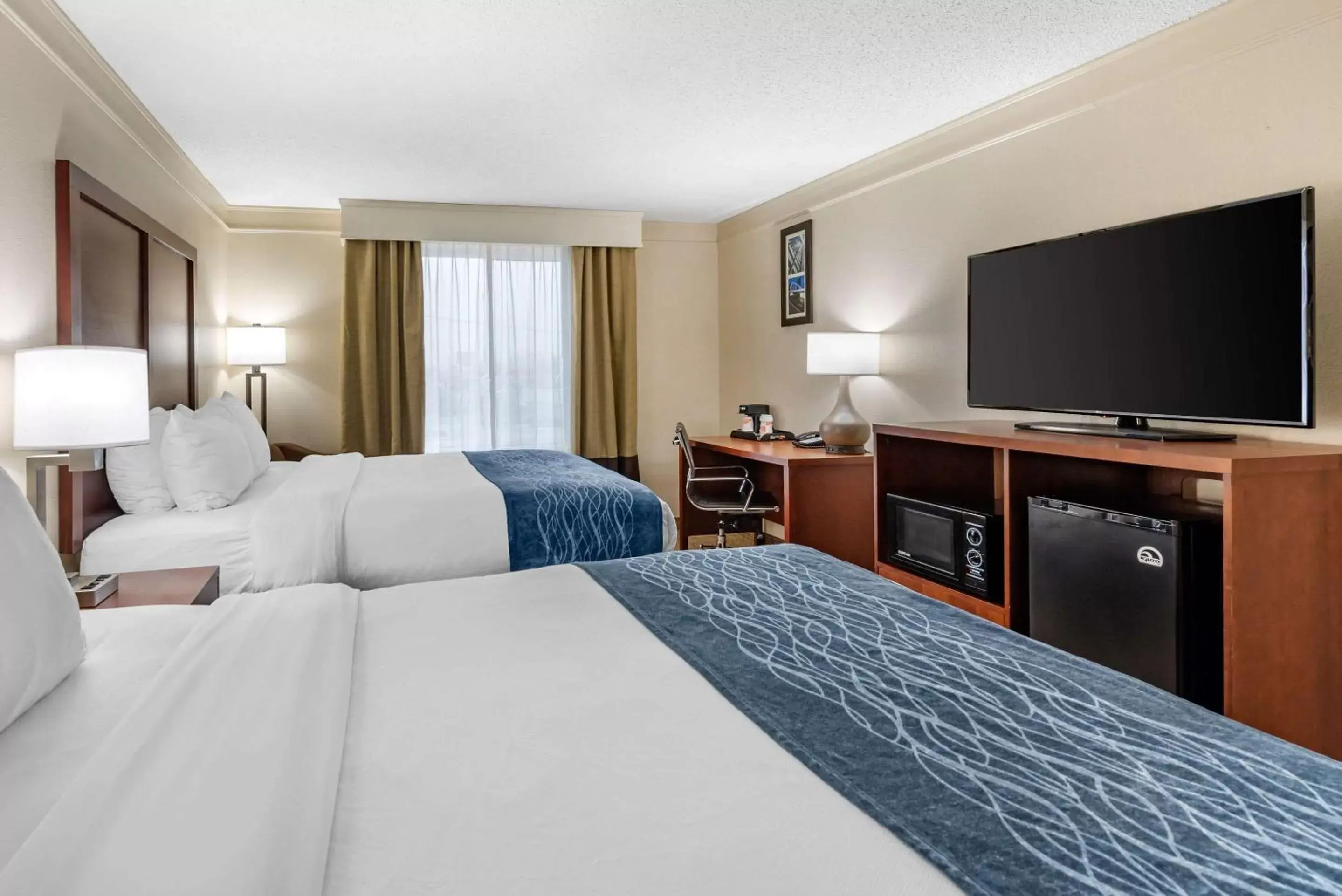 Photo of the whole room, Bed in Comfort Inn & Suites