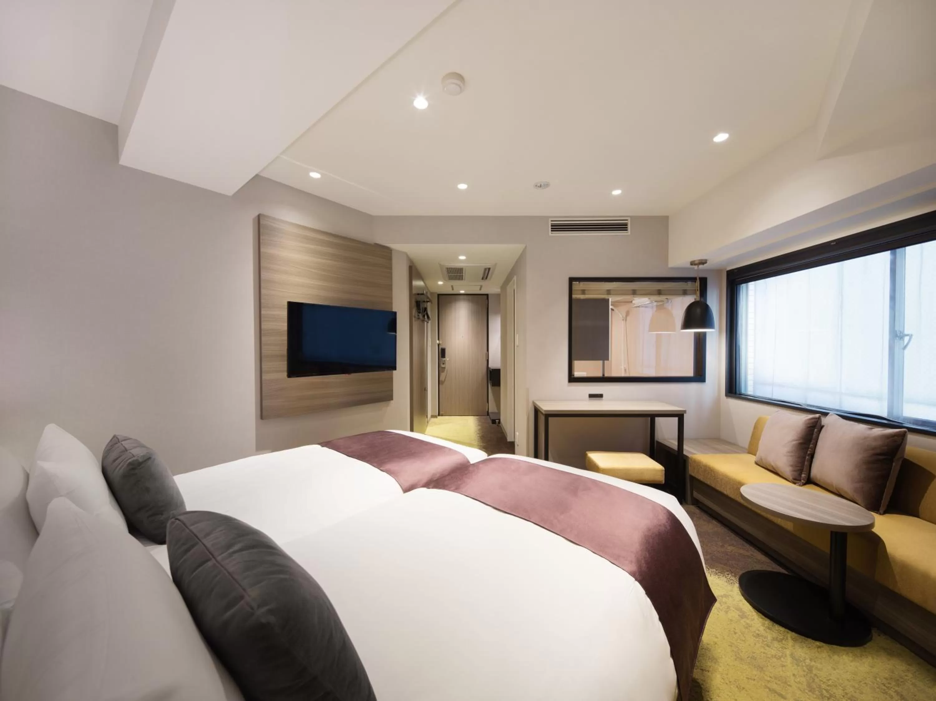 Photo of the whole room, Bed in the b ochanomizu