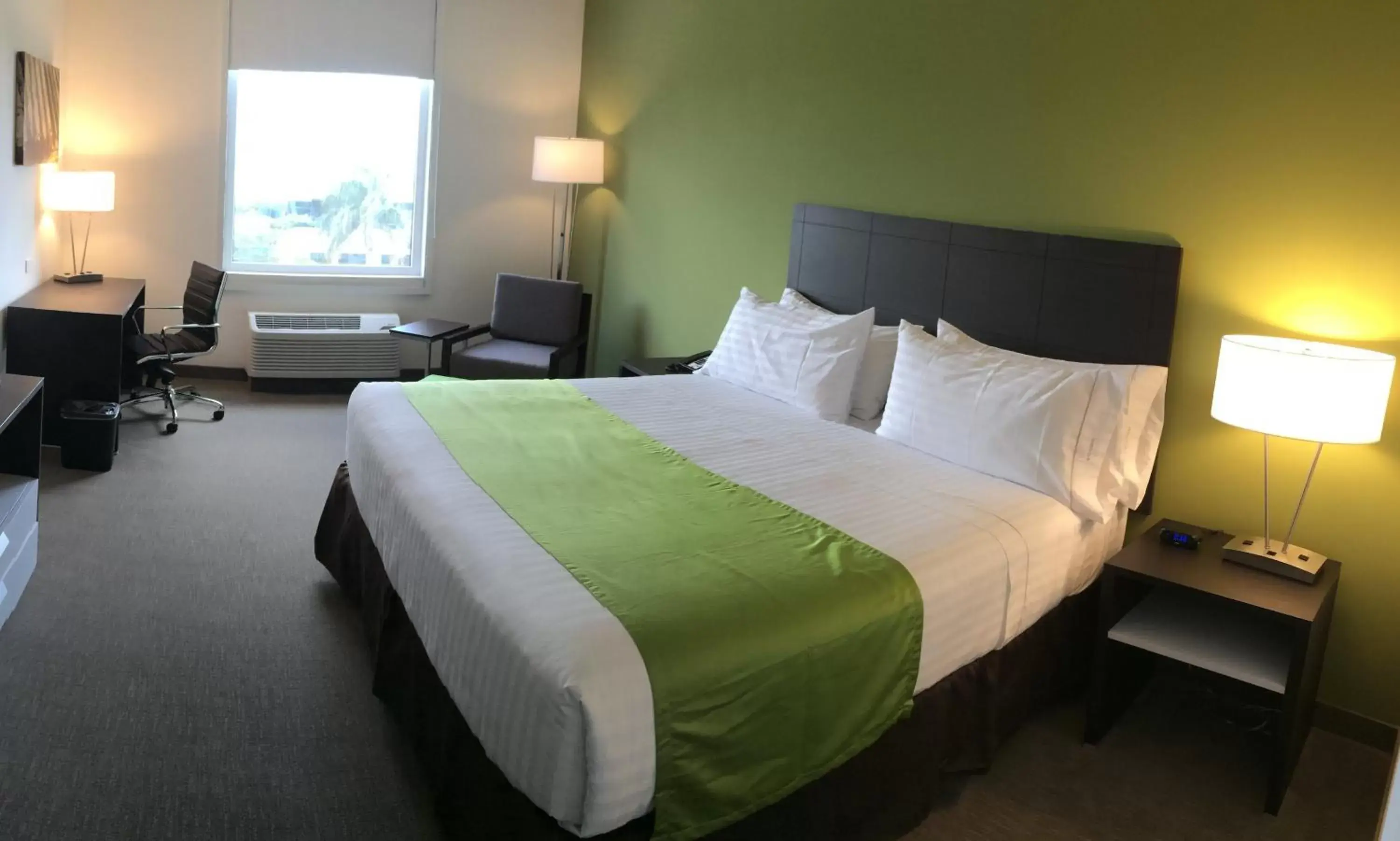 Bedroom, Bed in Holiday Inn Express Managua, an IHG Hotel