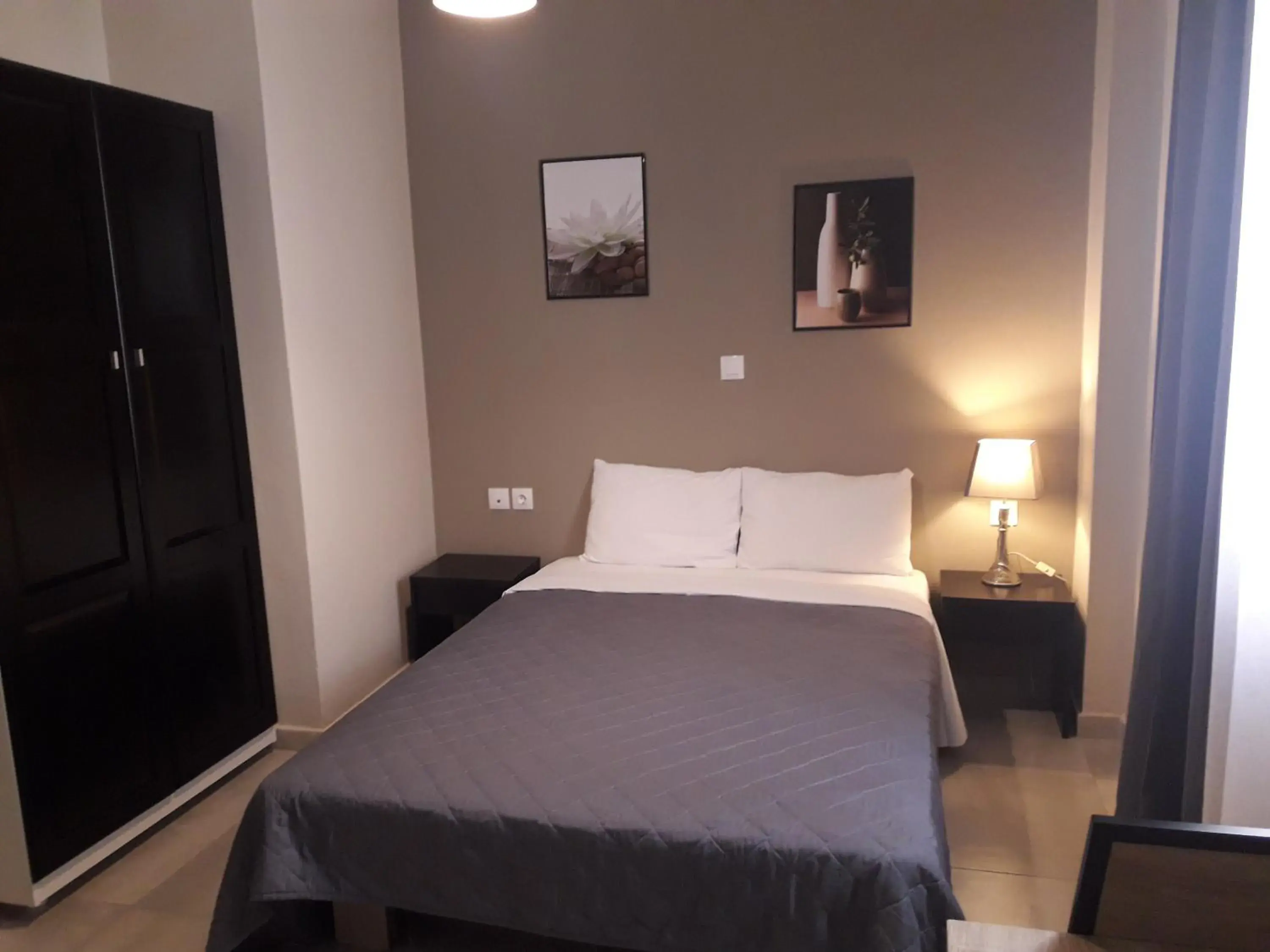 Double Room with Private Bathroom in Achillion Hotel Piraeus Double Room with Private Bathroom in Achillion Hotel Piraeus