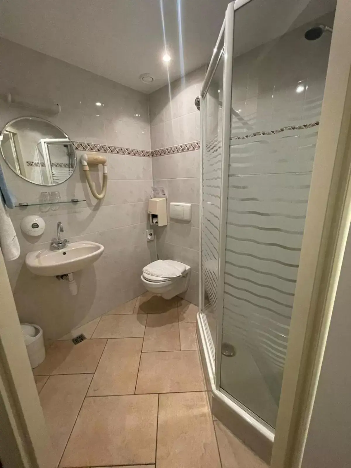 Bathroom in Jupiter Hotel