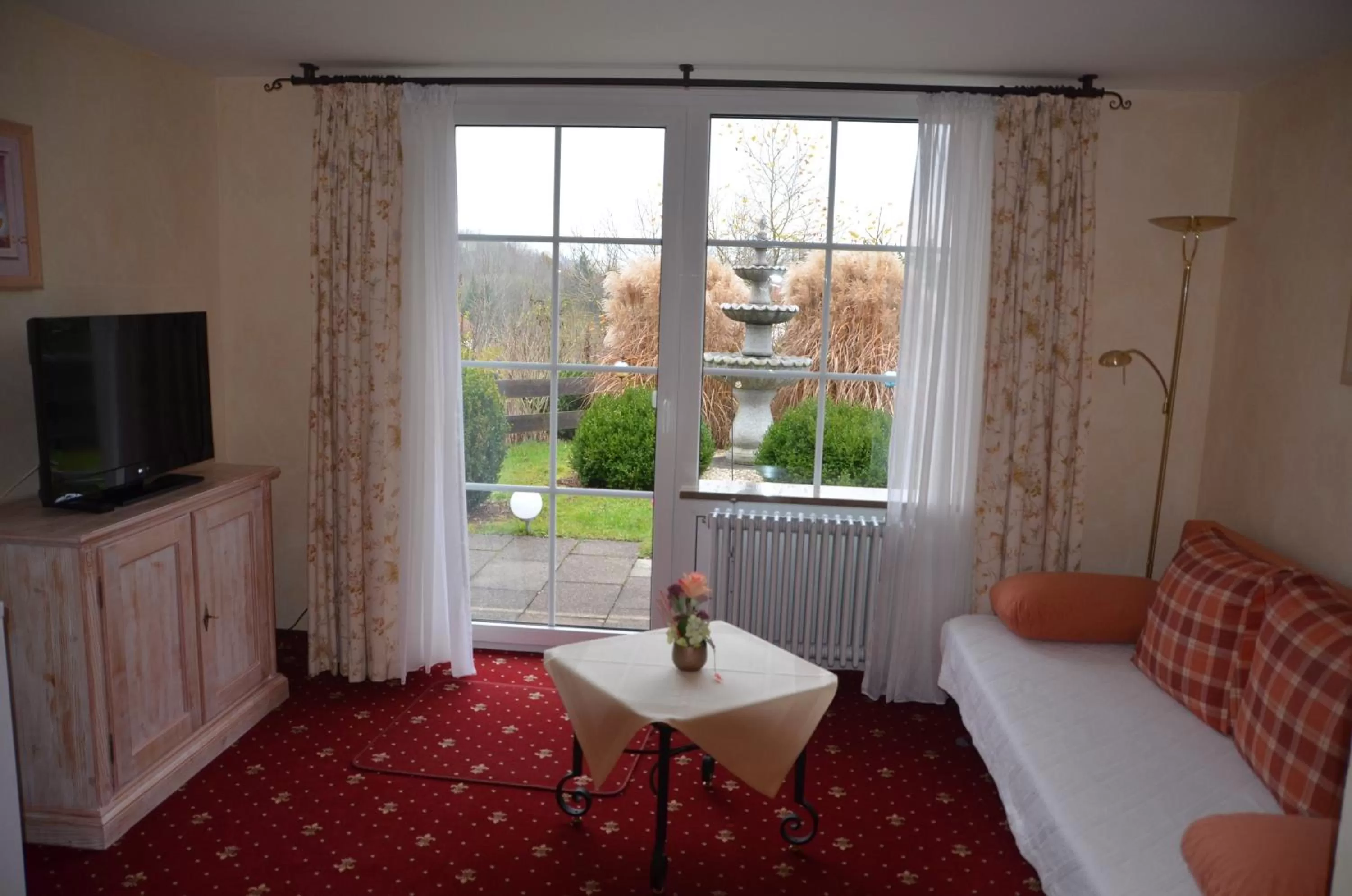 Living room, Bed in Hotel Sonnenhang