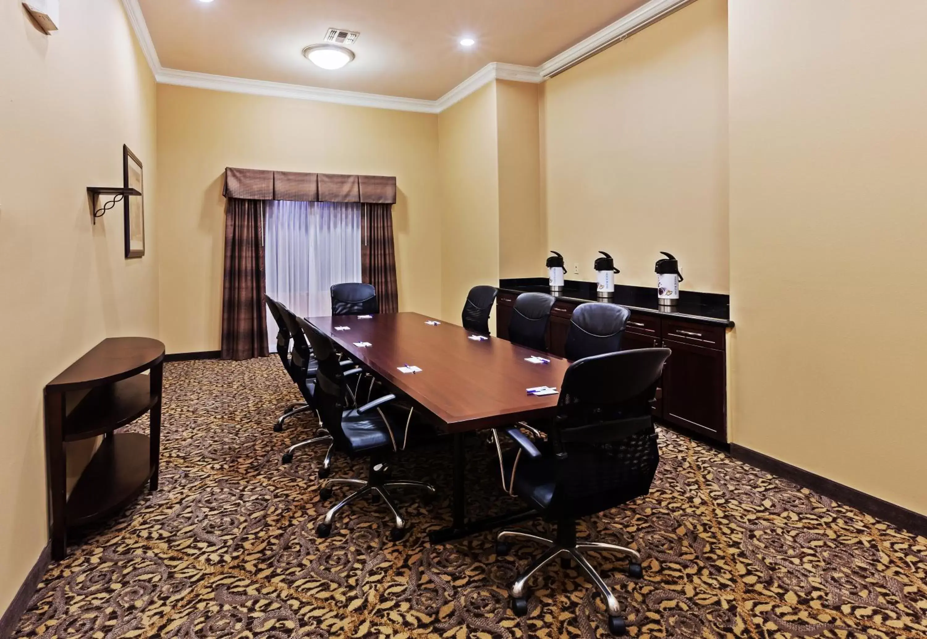 Meeting/conference room in Holiday Inn Express Houston-Alvin, an IHG Hotel