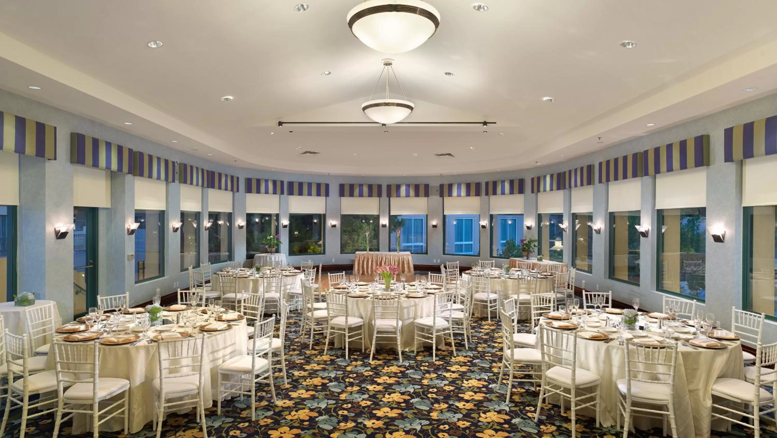 Meeting/conference room in Crowne Plaza Cabana Hotel by IHG