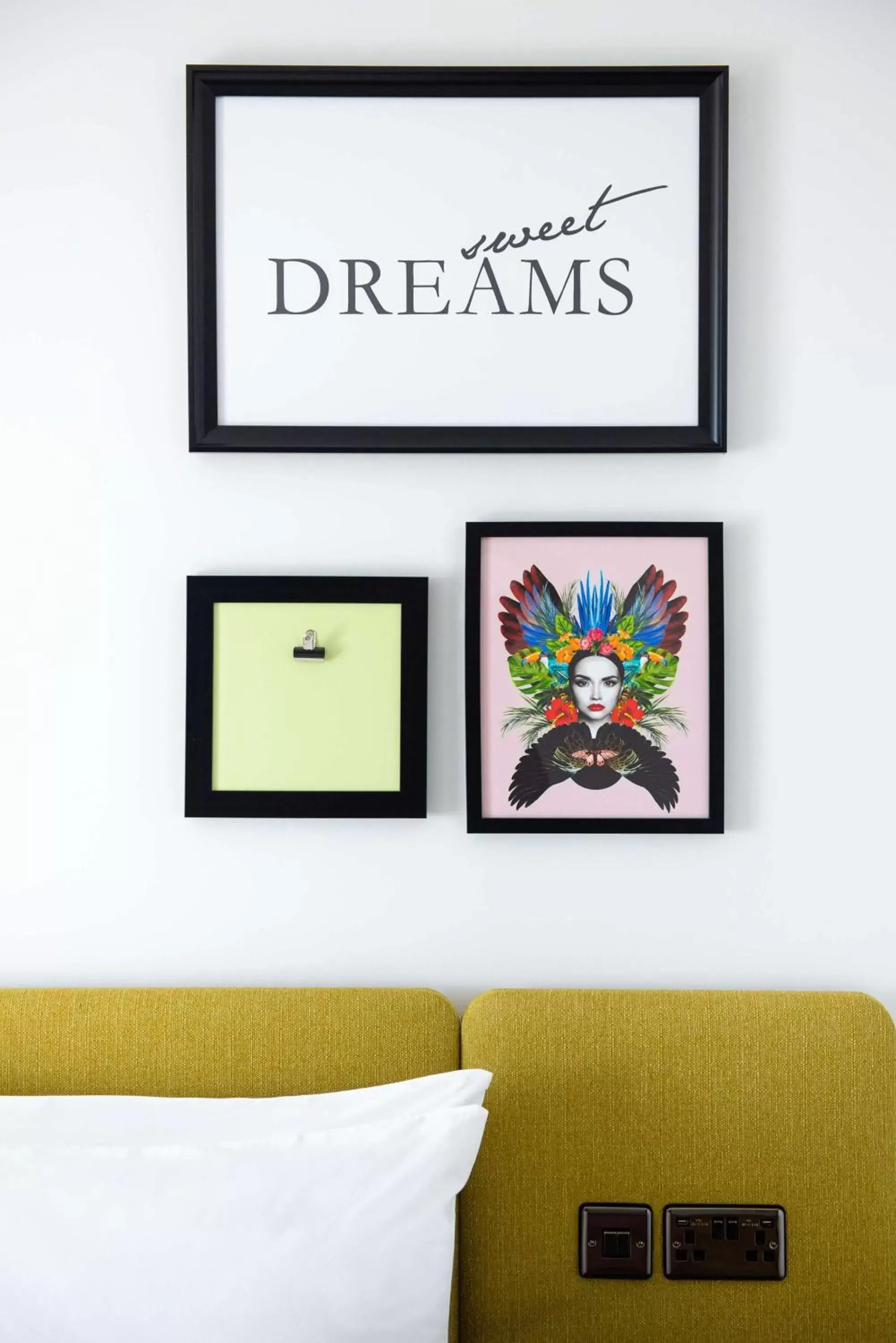 Queen Room - Mobility Accessible in Hampton by Hilton High Wycombe Queen Room - Mobility Accessible in Hampton by Hilton High Wycombe