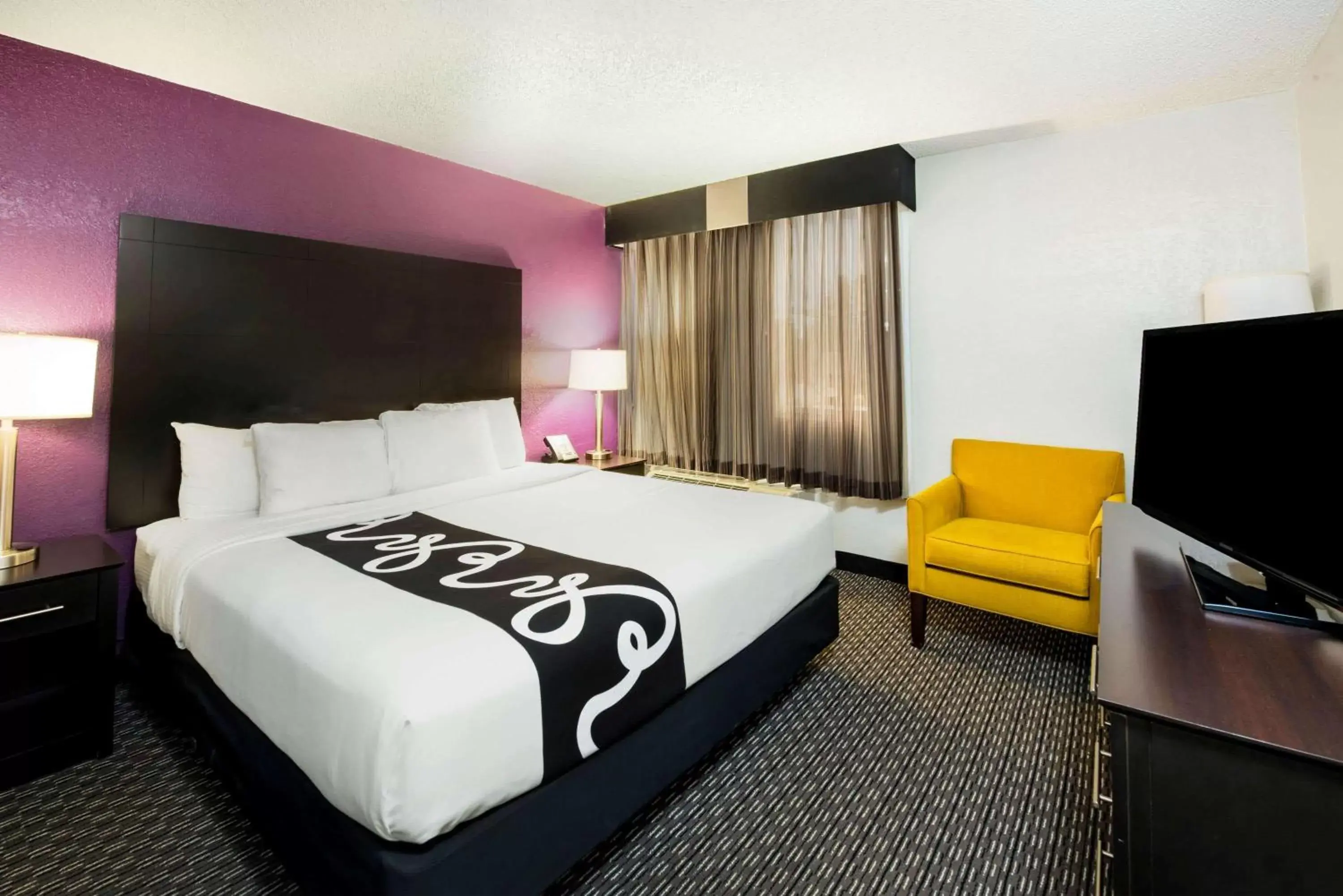 Photo of the whole room, Bed in La Quinta by Wyndham Fort Lauderdale Tamarac Photo of the whole room, Bed in La Quinta by Wyndham Fort Lauderdale Tamarac