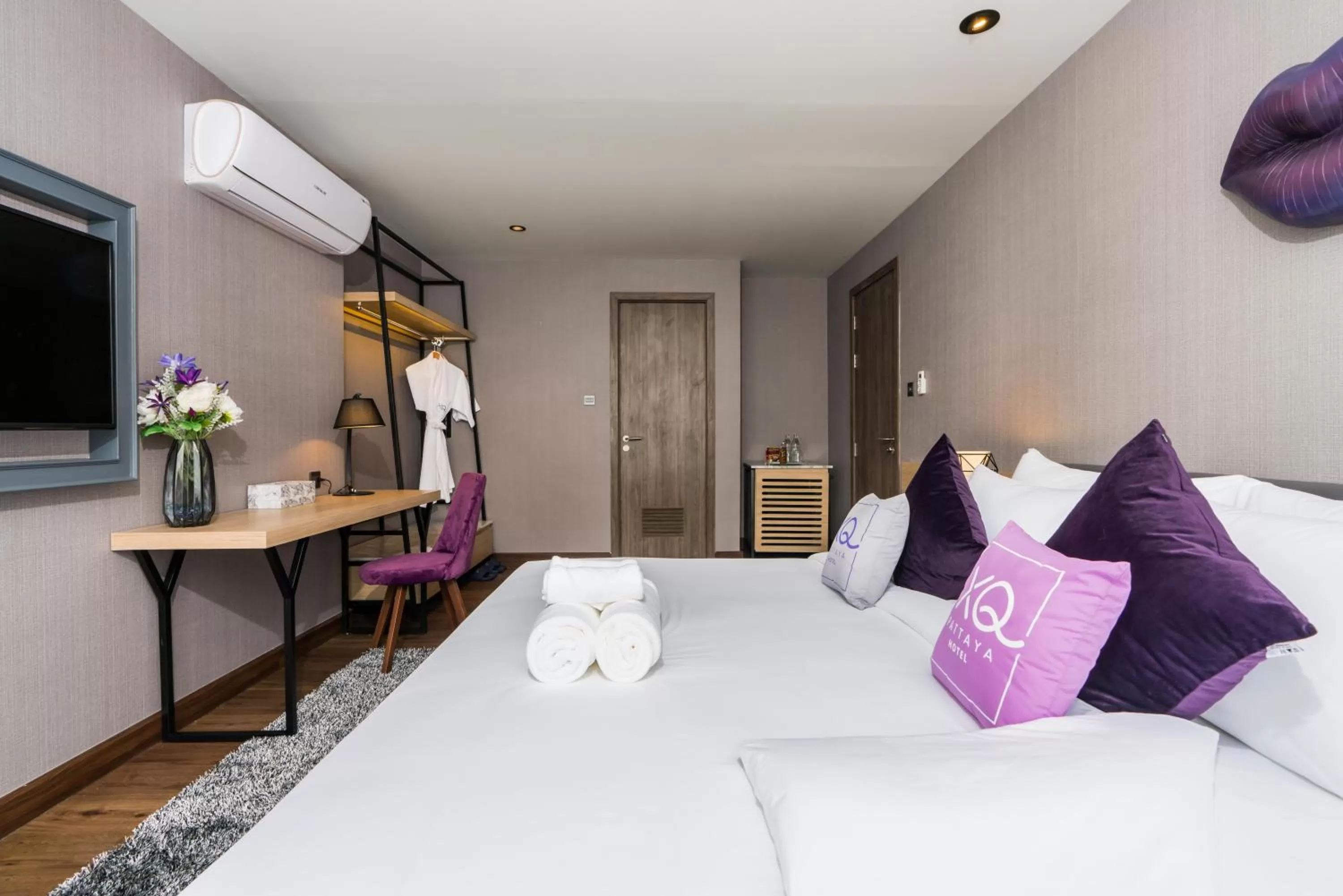 Photo of the whole room, Bed in XQ Pattaya Hotel