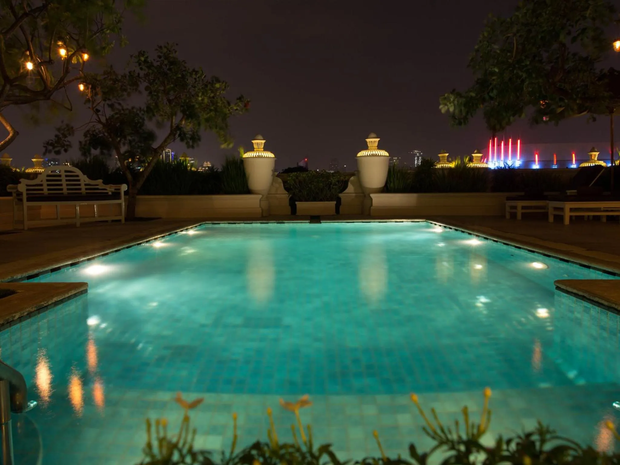 Swimming pool in Hotel Gran Mahakam