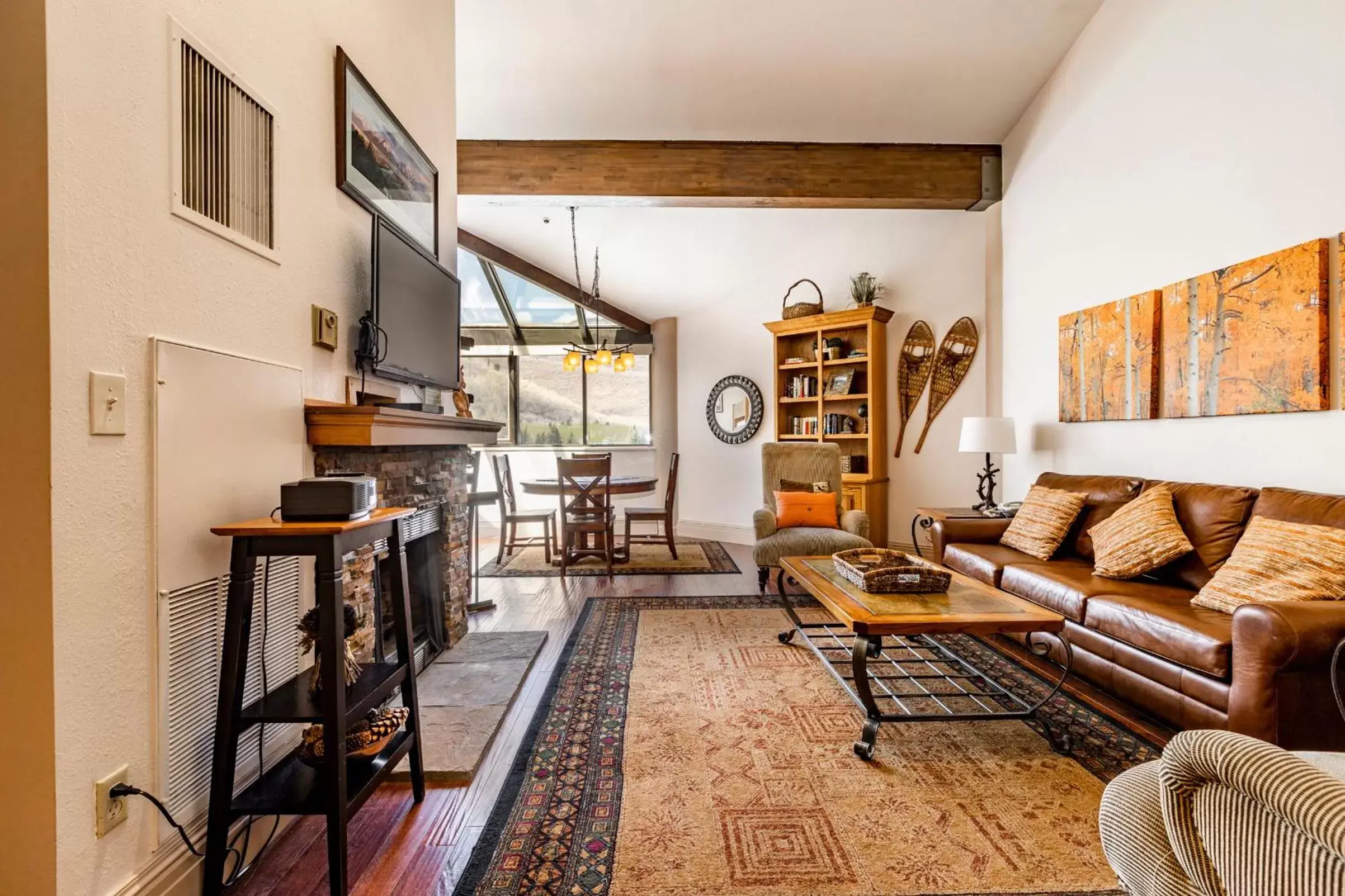 Living room in Silver King by All Seasons Resort Lodging Living room in Silver King by All Seasons Resort Lodging