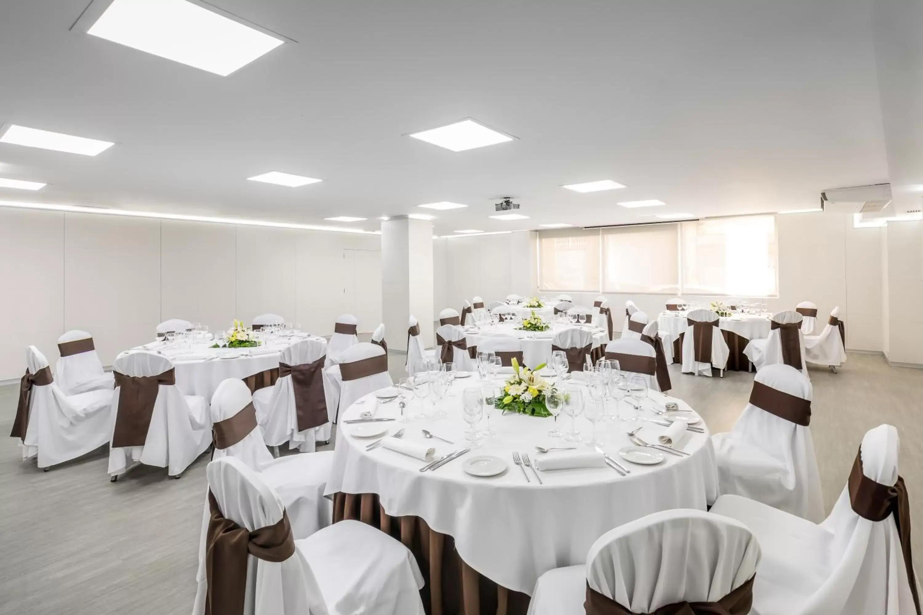 Banquet/Function facilities, Banquet Facilities in Occidental Santa Cruz Contemporáneo