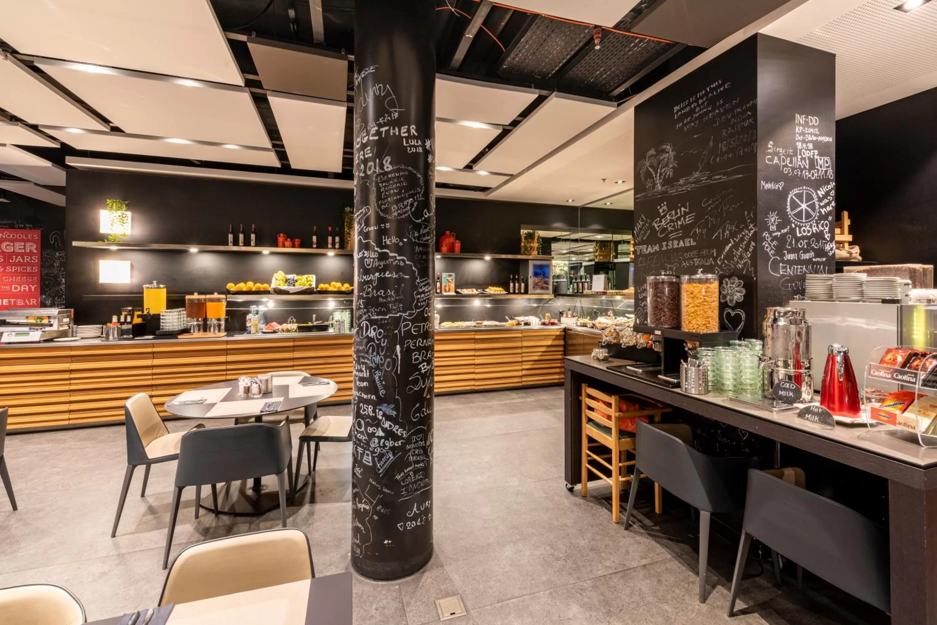 Restaurant/places to eat in Novotel Bern Expo