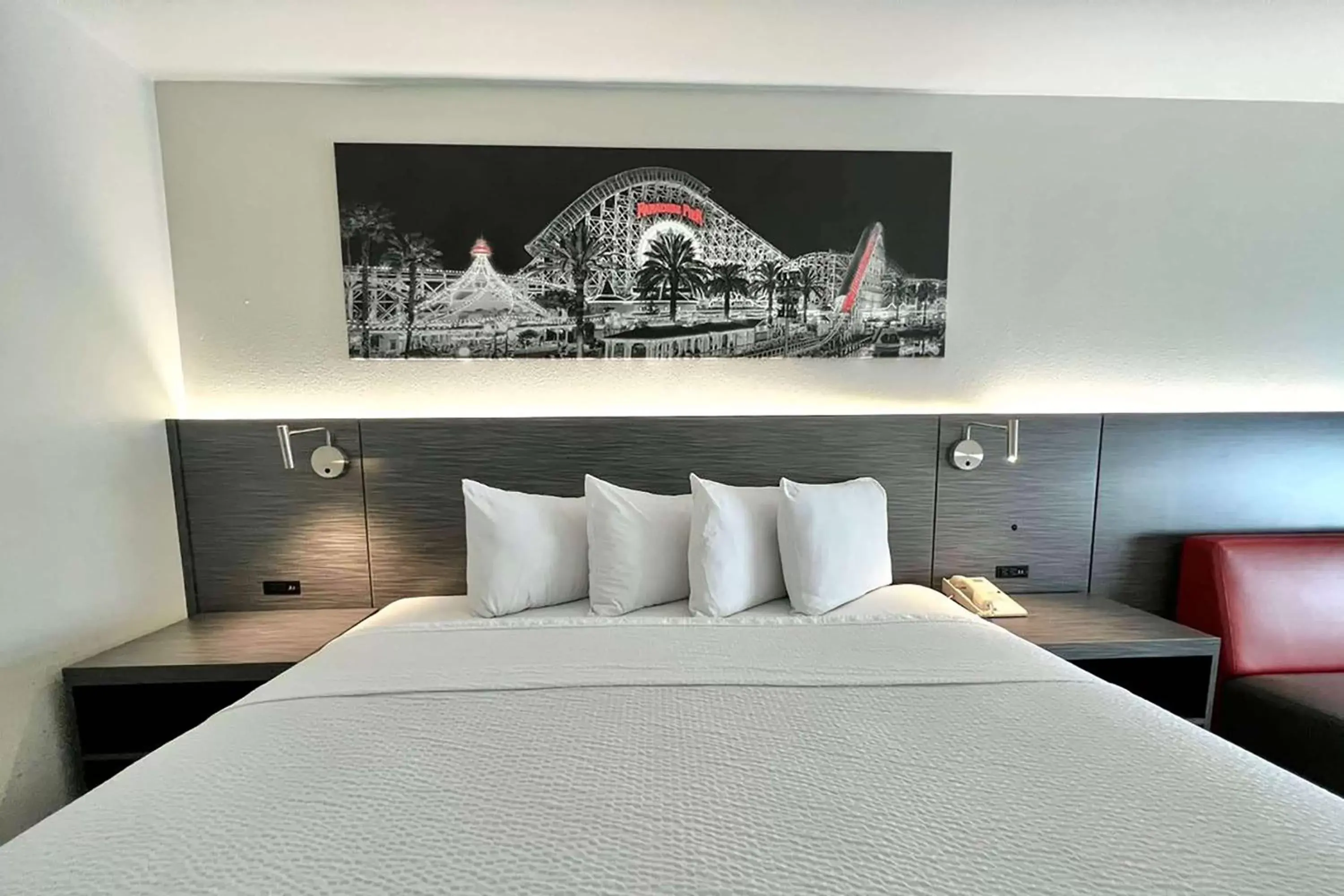 King Room with Roll-In Shower - Mobility/Hearing Accessible - Non-Smoking in Ramada by Wyndham Anaheim Convention Center King Room with Roll-In Shower - Mobility/Hearing Accessible - Non-Smoking in Ramada by Wyndham Anaheim Convention Center