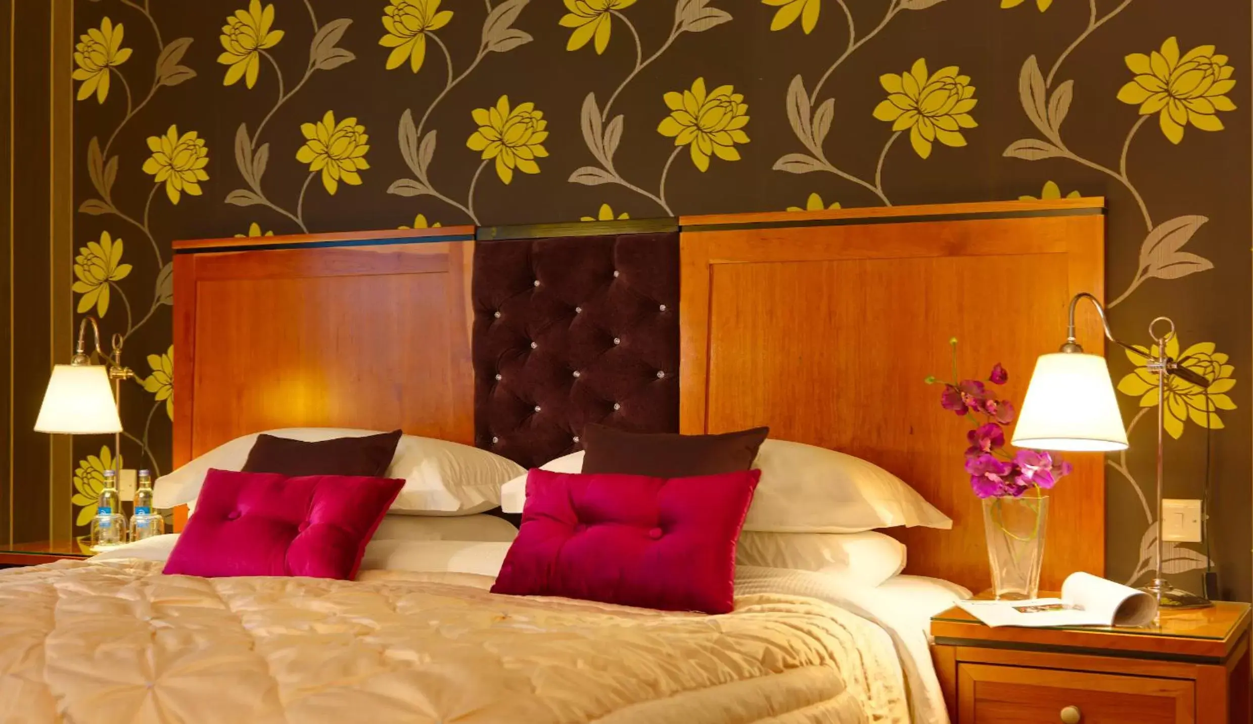 Bed in Brook Lane Hotel