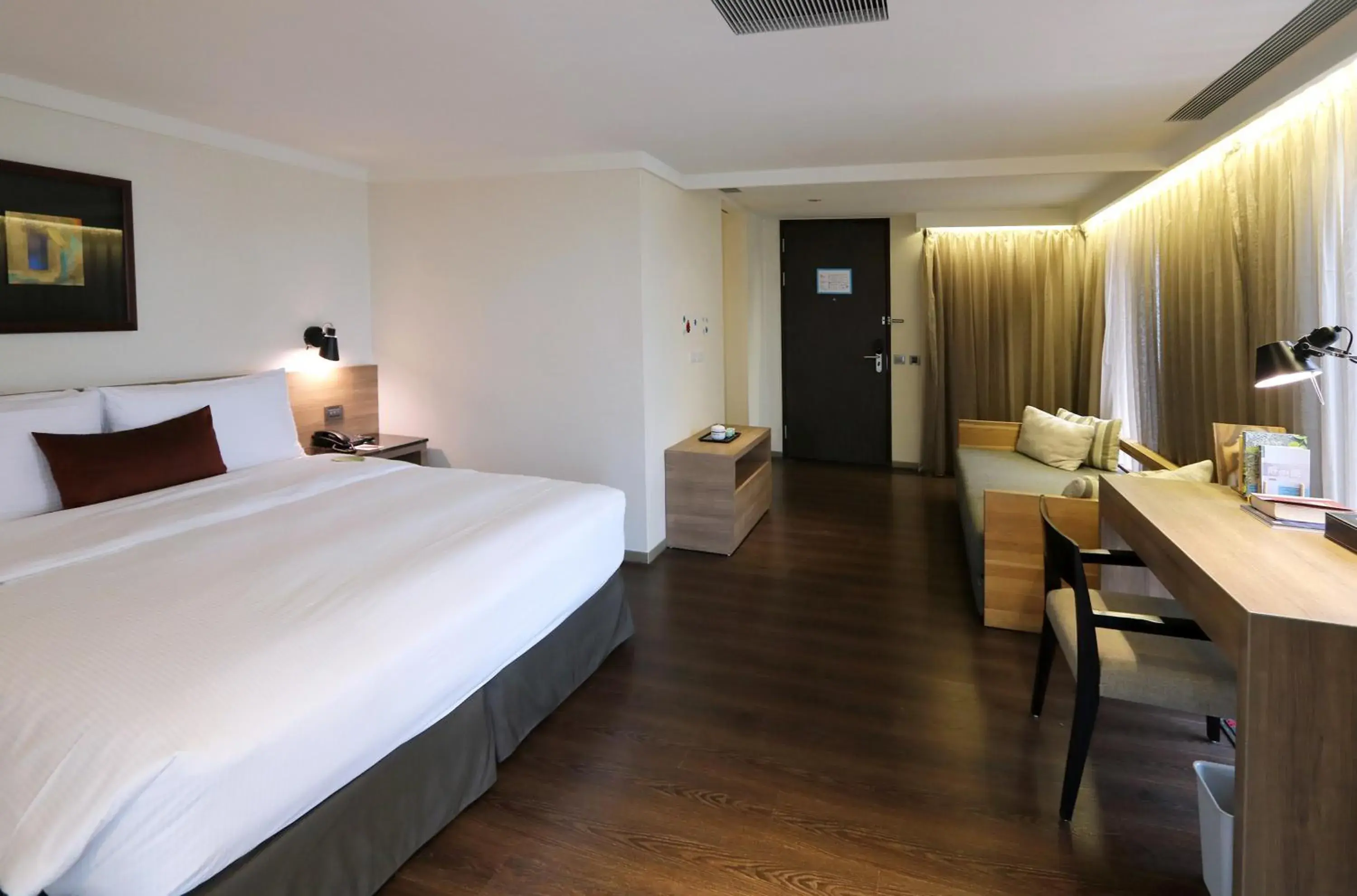 Photo of the whole room, Bed in Just Sleep Hotel Hualien Zhongzheng