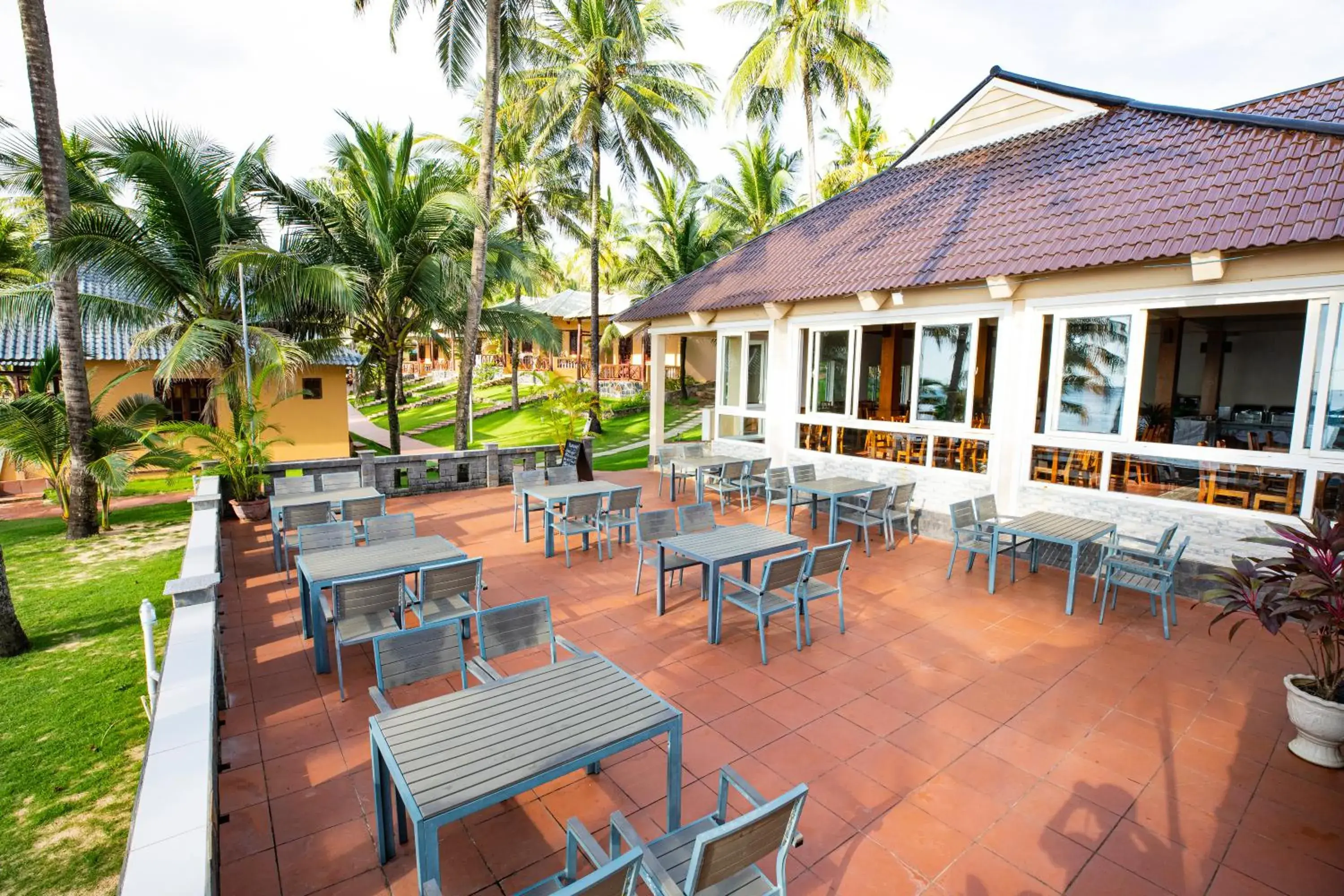 Restaurant/Places to Eat in Sea Star Resort