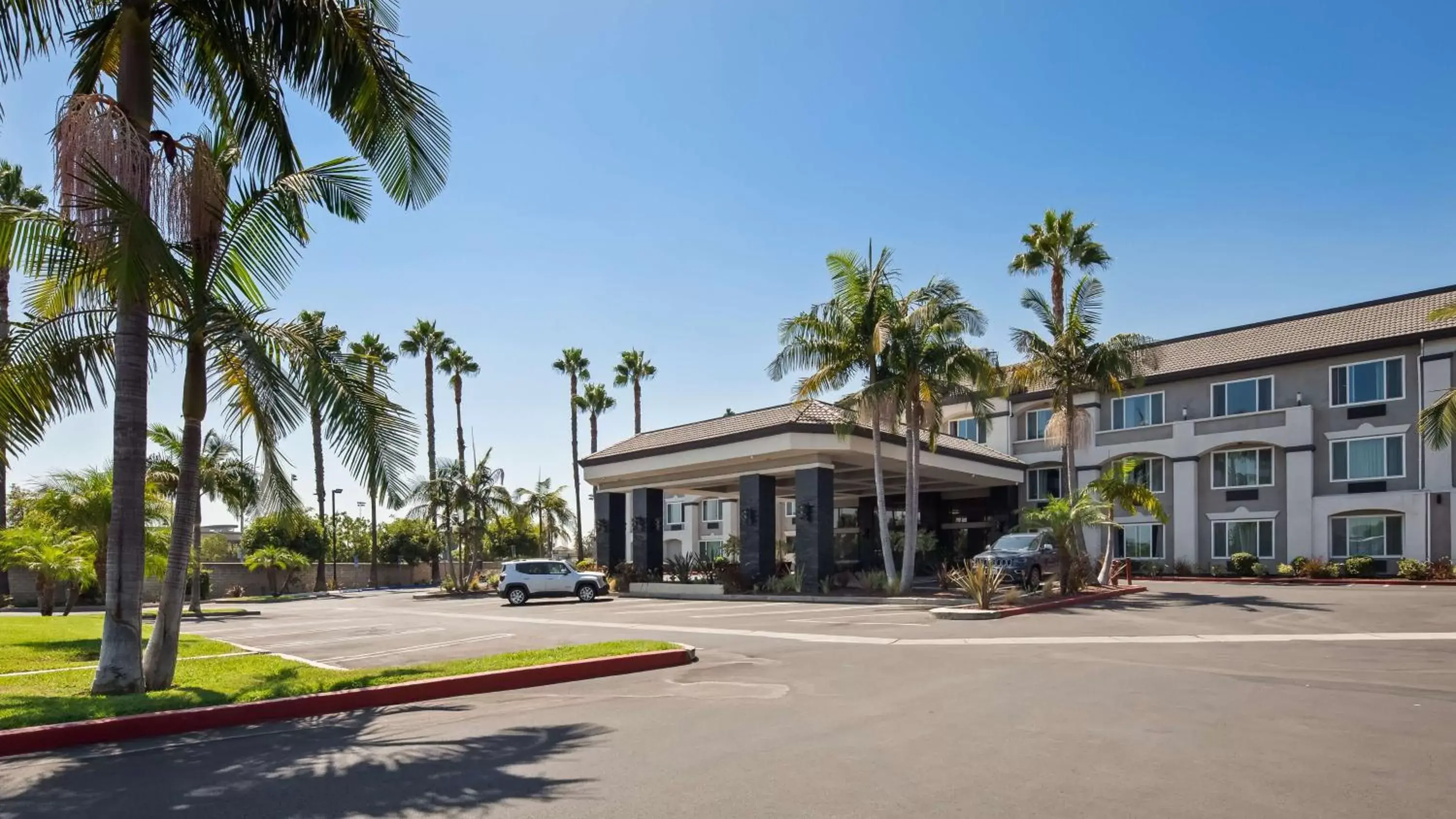 Property Building in Best Western Plus - Anaheim Orange County Hotel