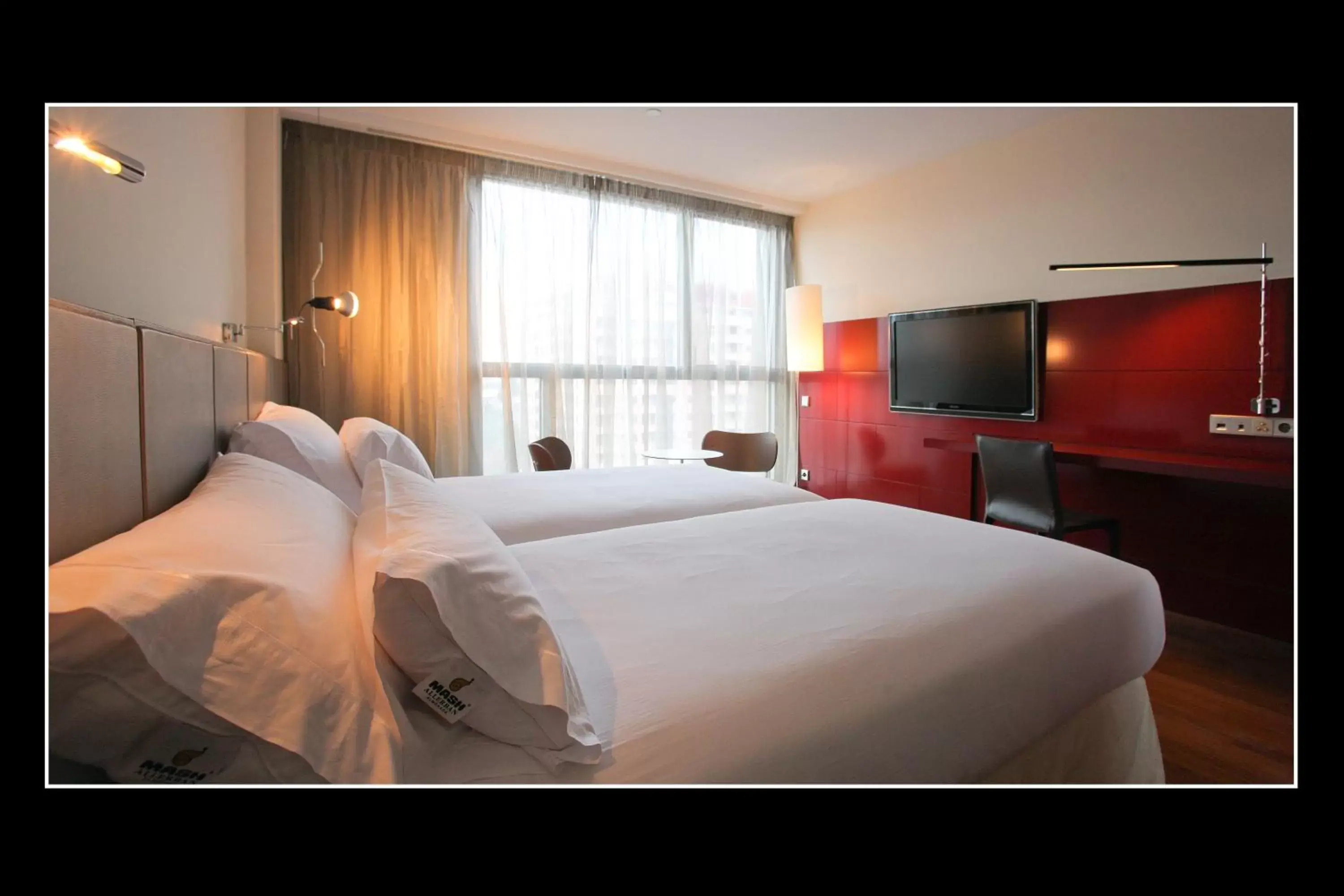 Bedroom, Bed in Hotel Reina Petronila